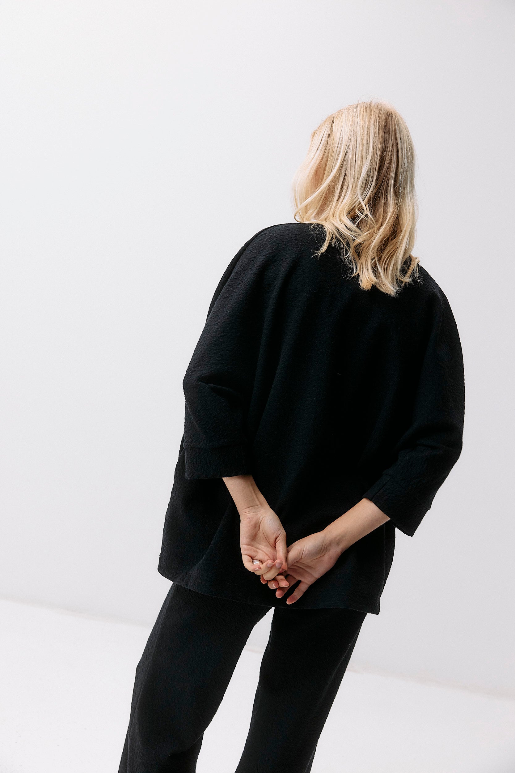 Botanic Jacket - black intense aus Bio Baumwolle mit Brennessel-Anteil von Moya Kala