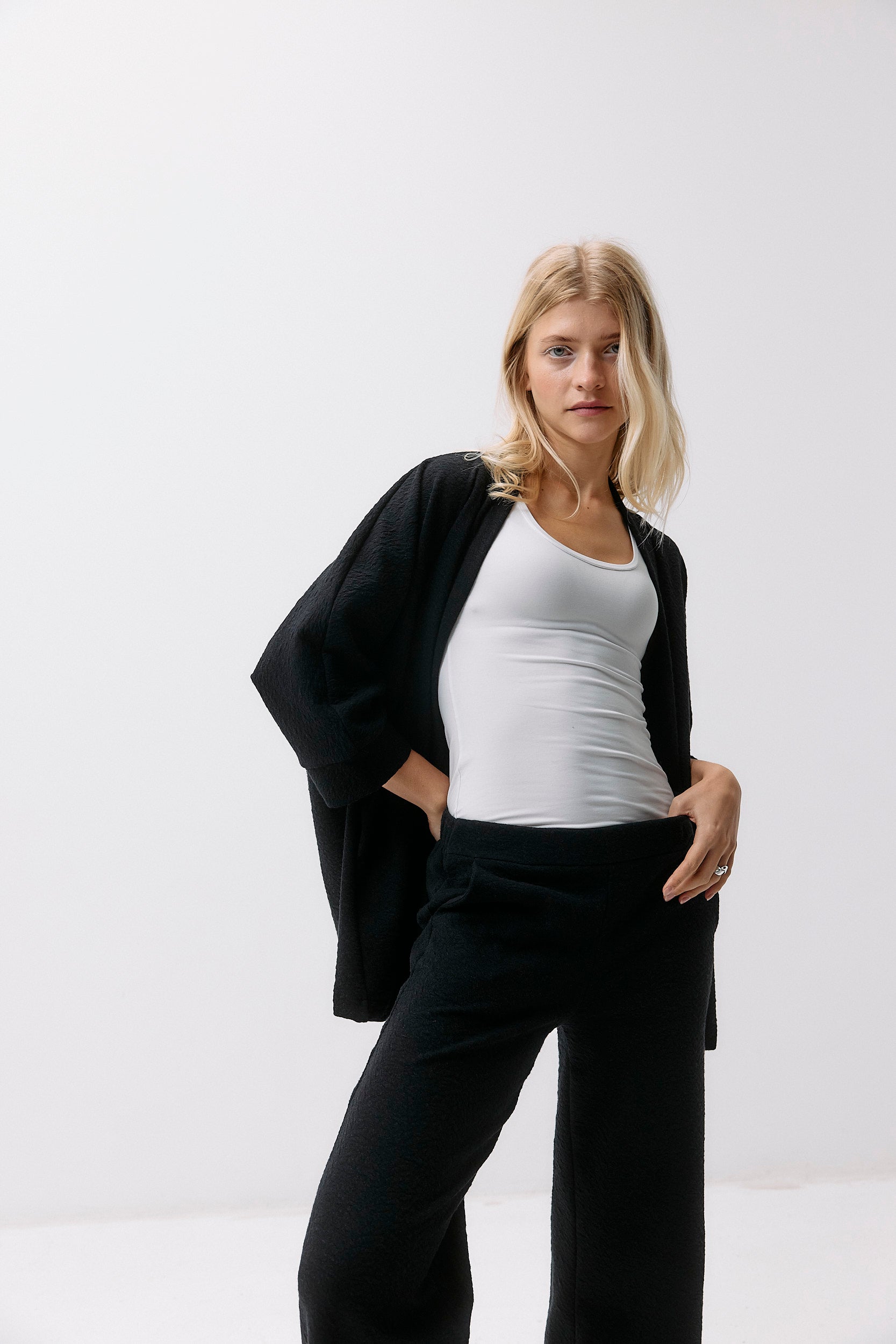 Botanic Jacket - black intense aus Bio Baumwolle mit Brennessel-Anteil von Moya Kala