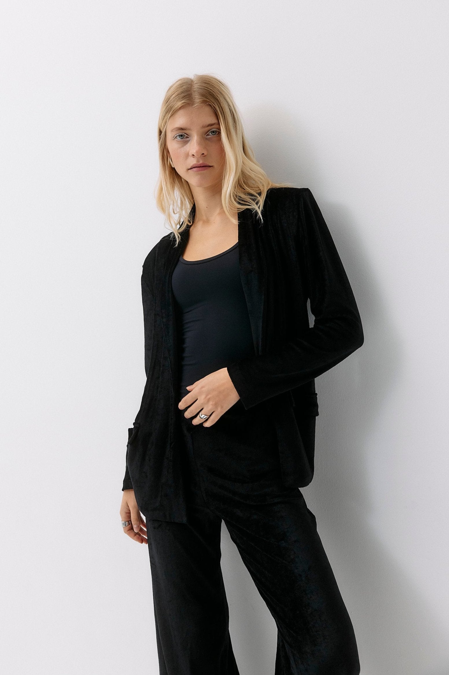 Velvet Blazer - black intense von Moya Kala