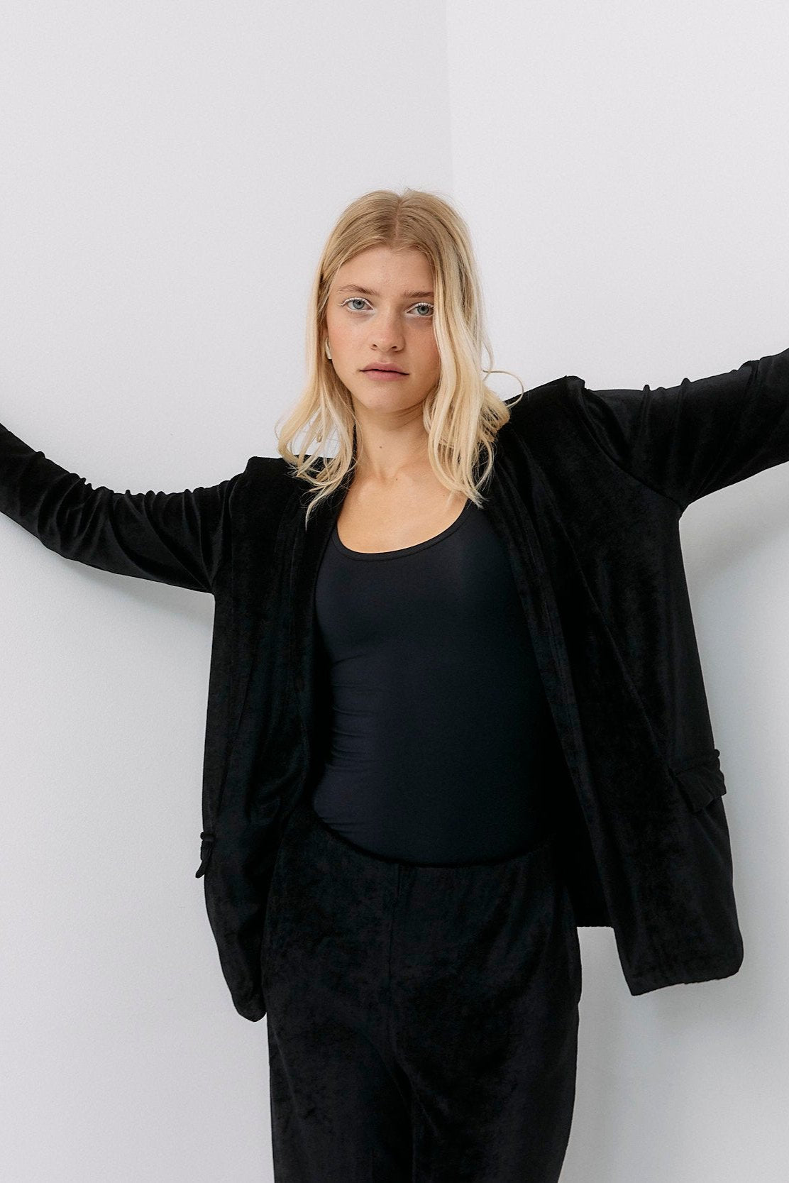 Velvet Blazer - black intense von Moya Kala