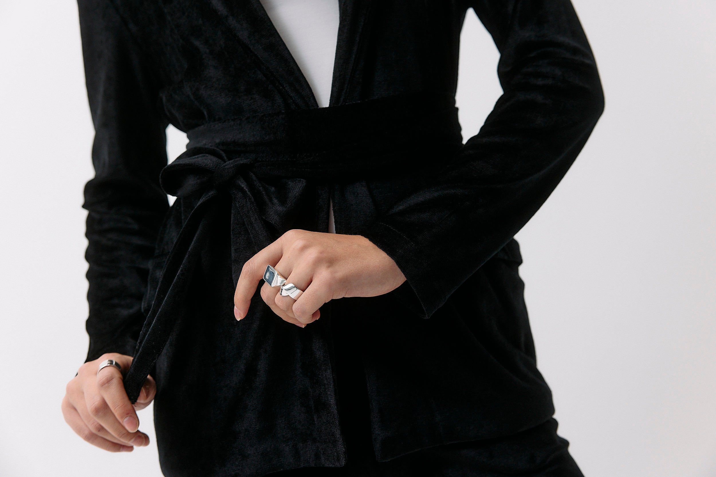 Velvet Blazer - black intense von Moya Kala