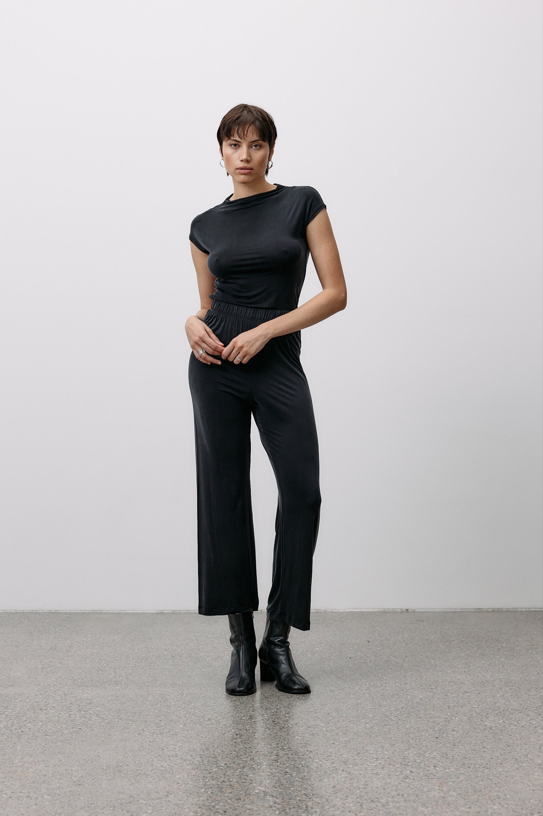 Cupro Cap Sleeve - graphite - von Moya Kala