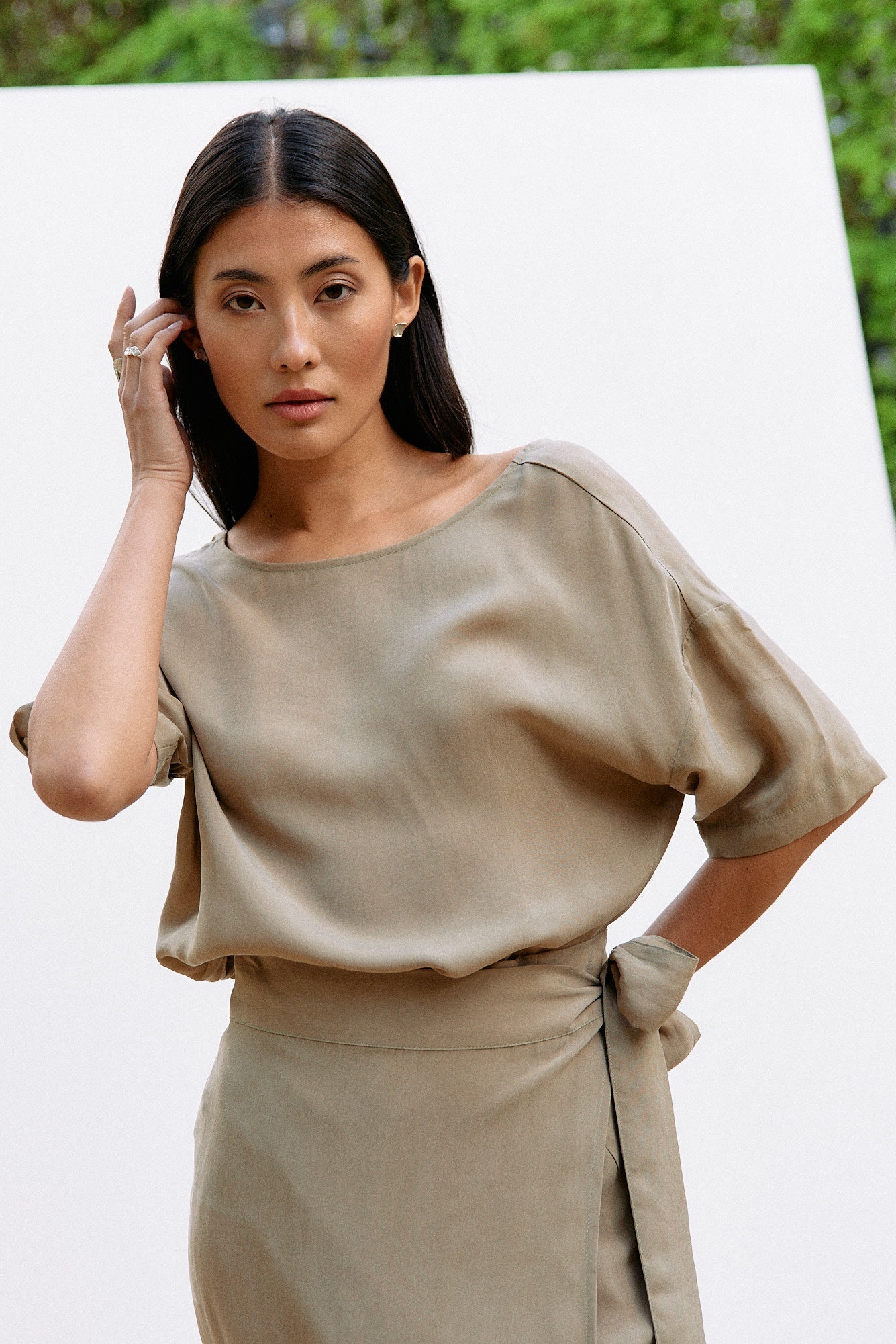 Woven Cupro Reversible Top - coriander - von Moya Kala