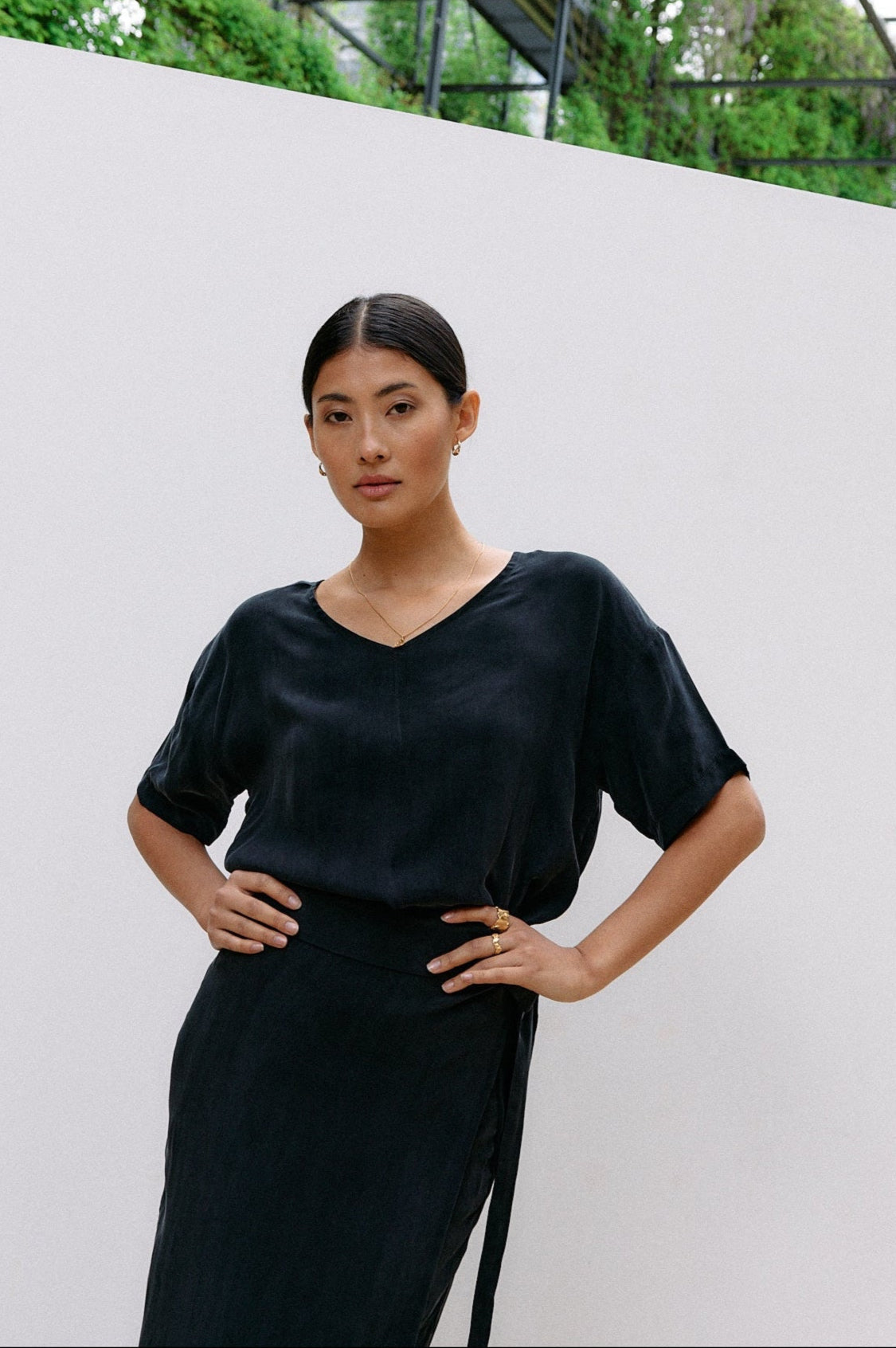 Woven Cupro Reversible Top - graphite - von Moya Kala