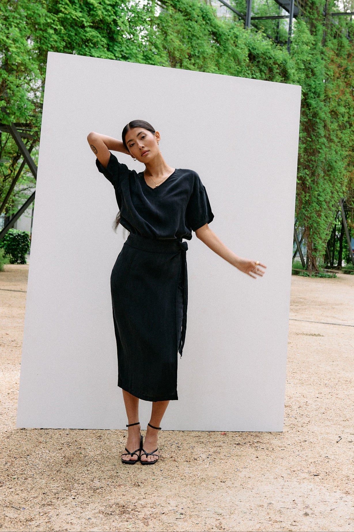 Woven Cupro Wrap Skirt - graphite - von Moya Kala