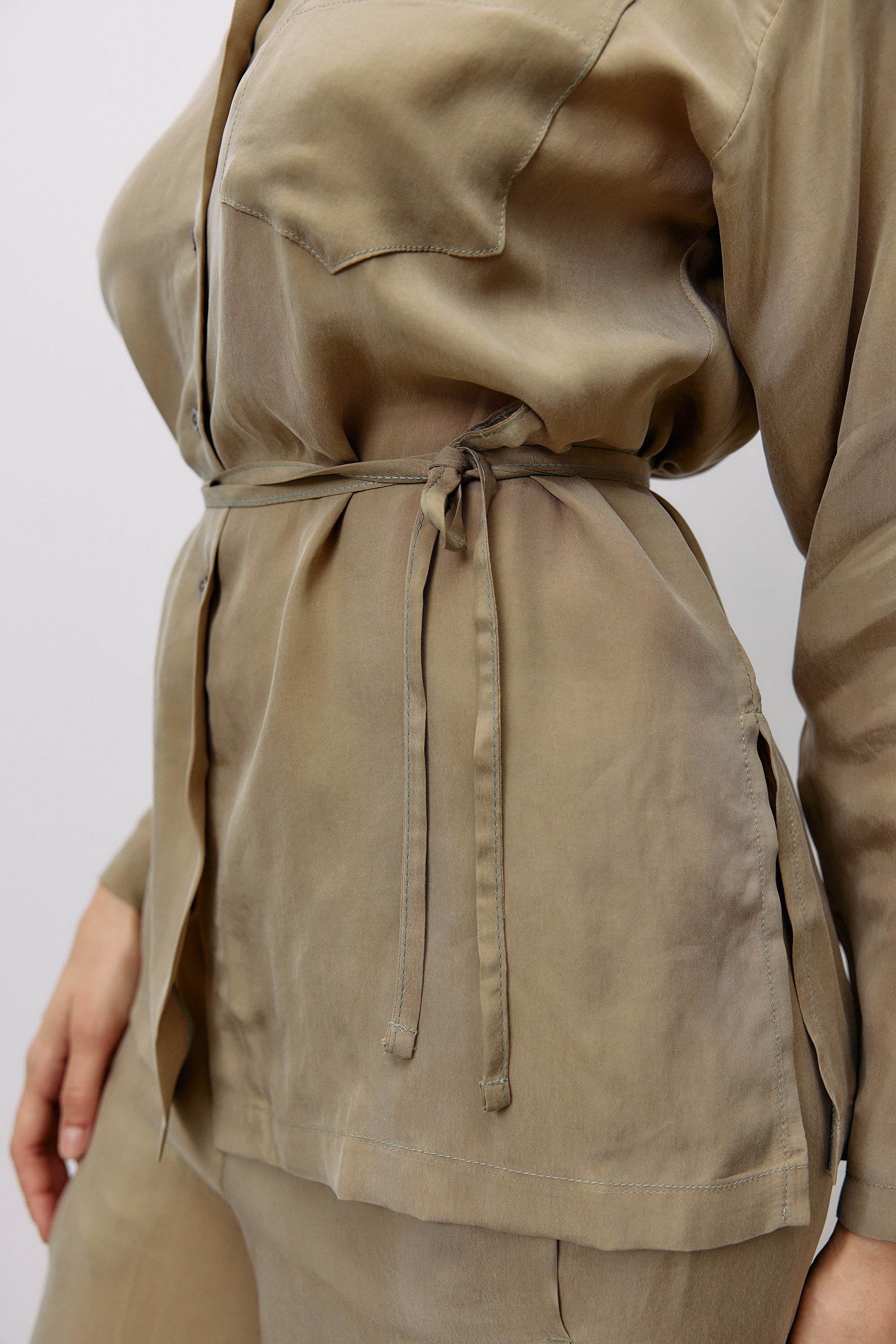 Woven Cupro Blouse - coriander - von Moya Kala