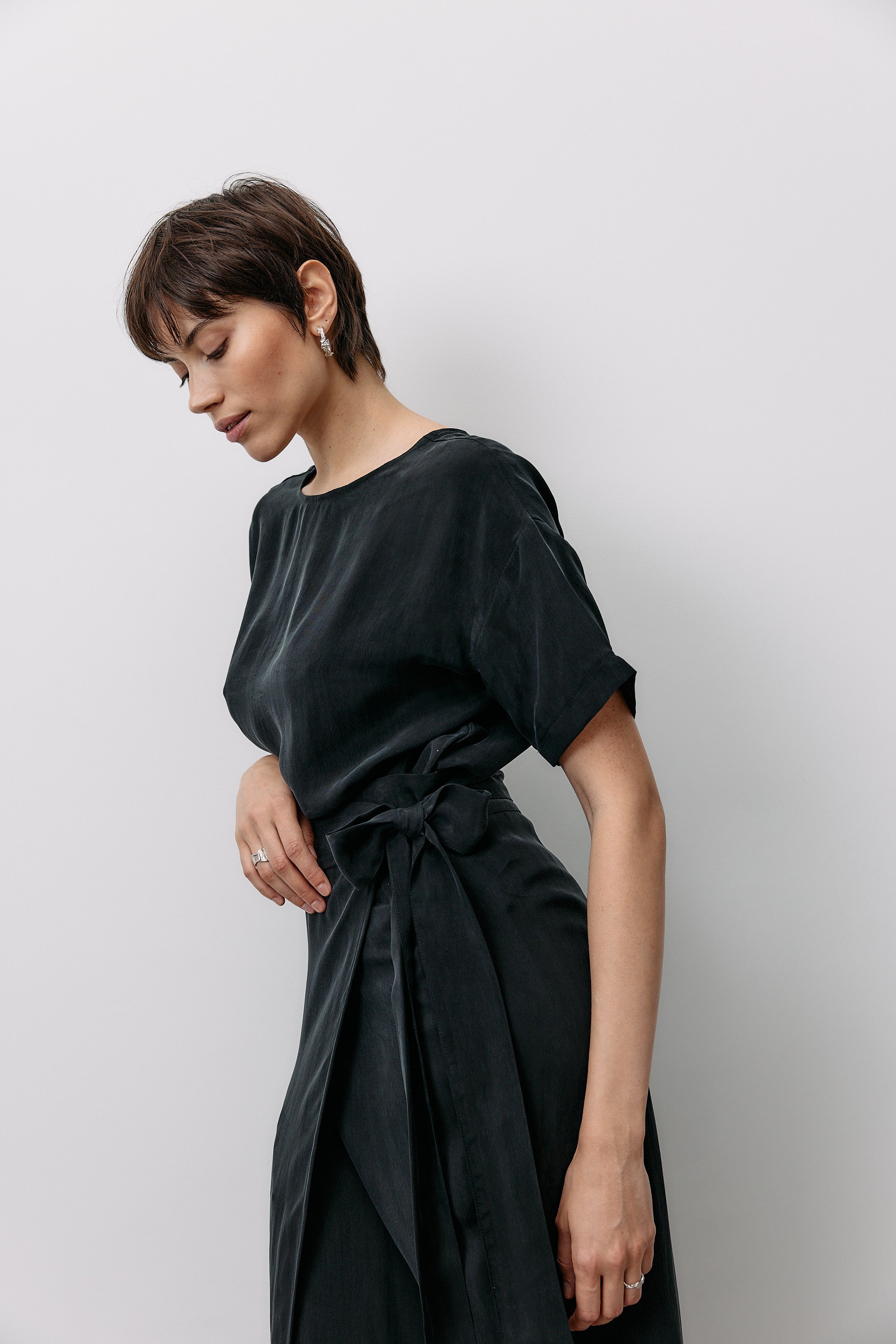 Woven Cupro Wrap Skirt - graphite - von Moya Kala