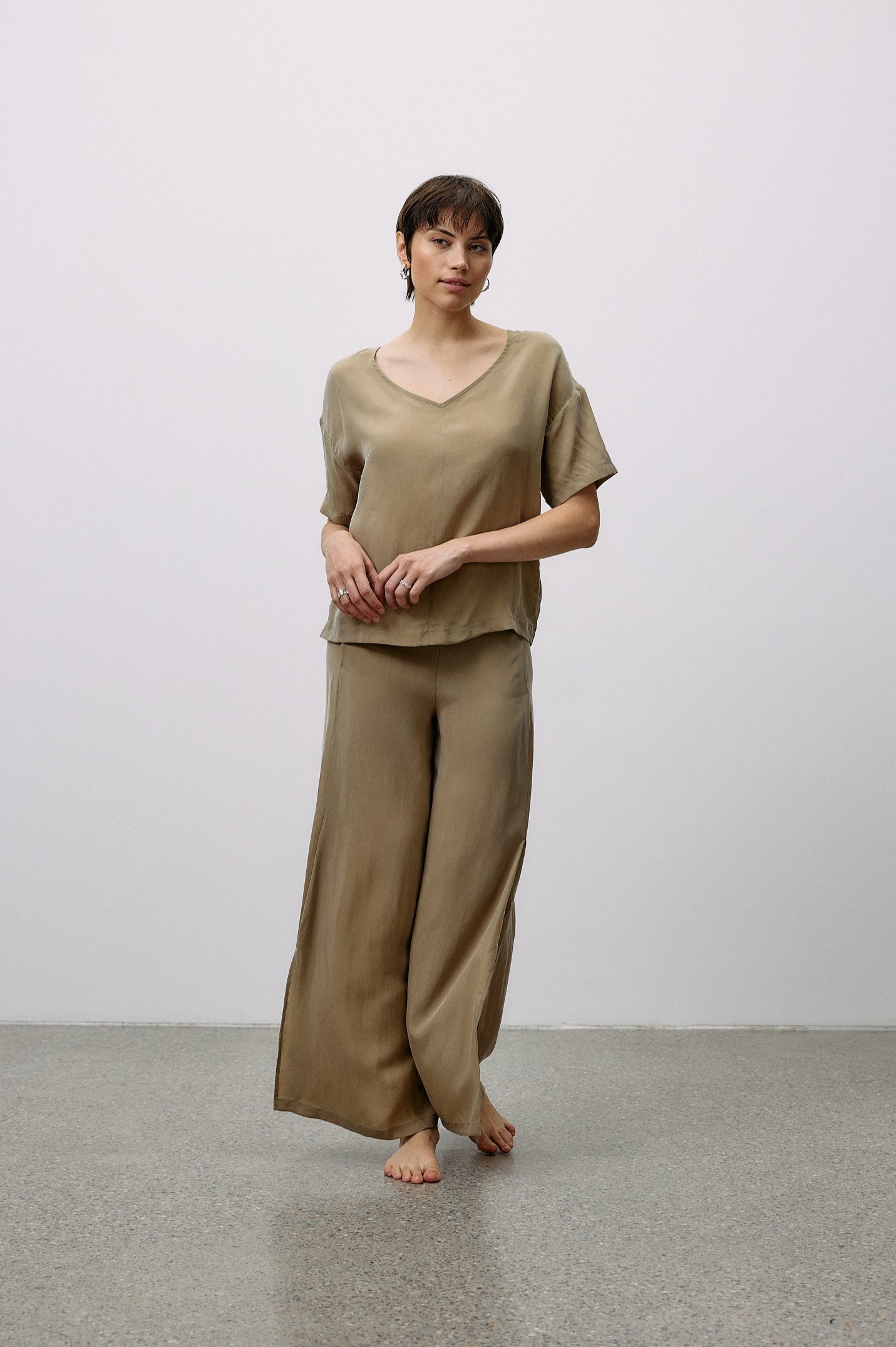 Woven Cupro Reversible Top - coriander - von Moya Kala