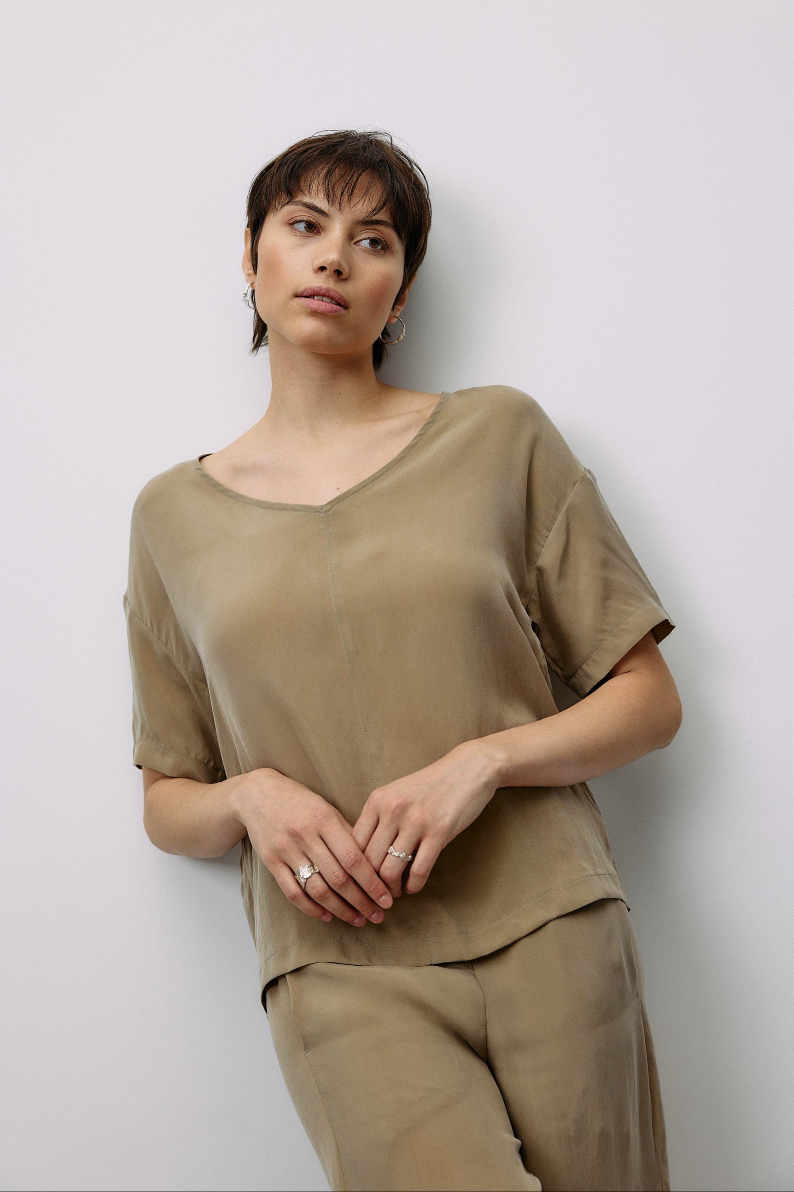 Woven Cupro Reversible Top - coriander - von Moya Kala
