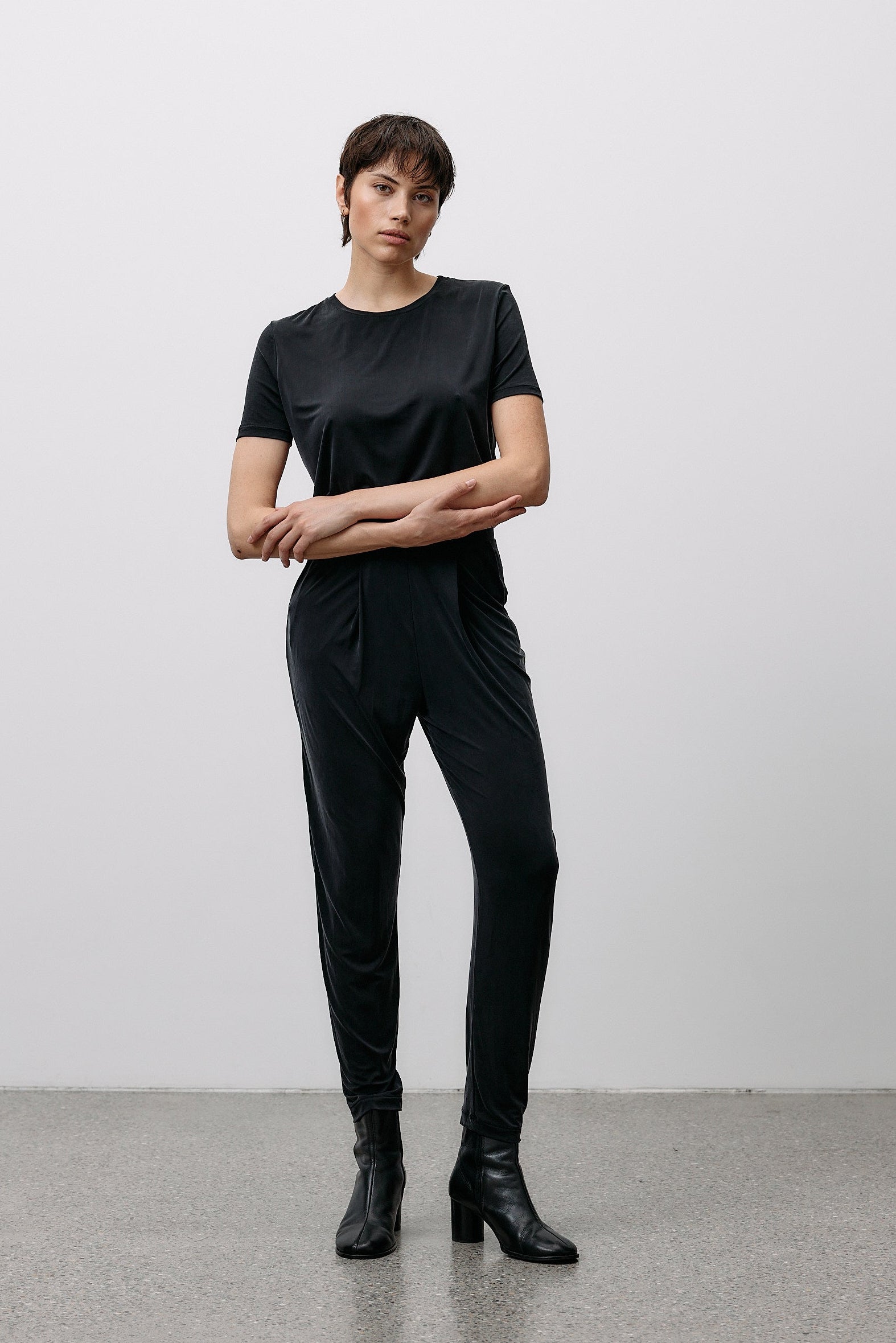 Chemise en cupro noire de MOYA KALA