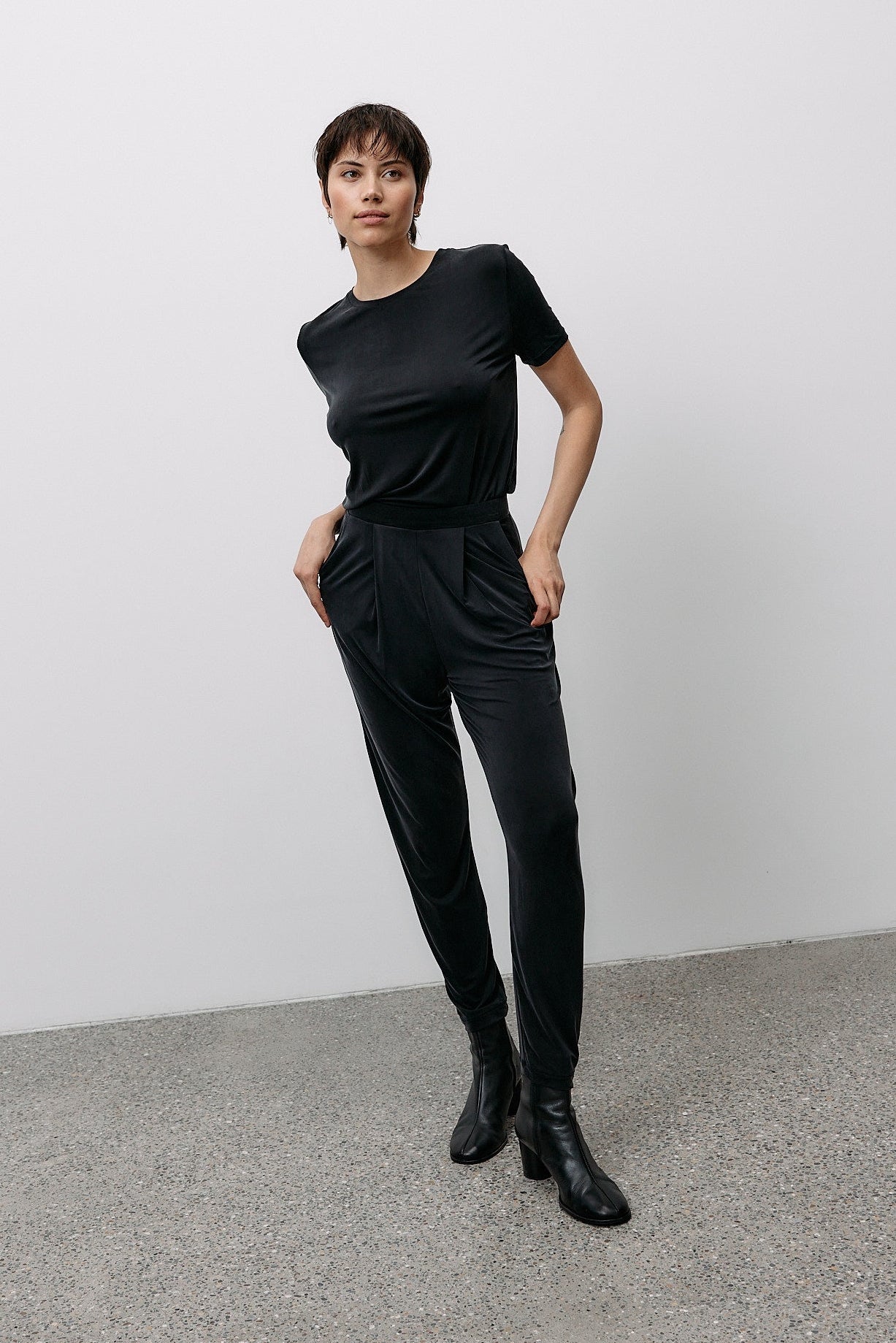 Schwarze Lounge Hosen aus Cupro von MOYA KALA