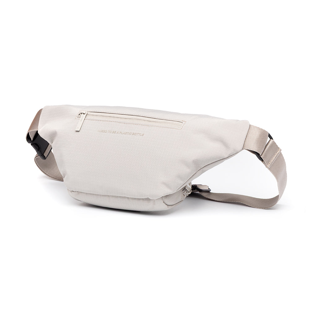 Beige Bauchtasche Atlas aus recycelten PET-Flaschen von Lefrik