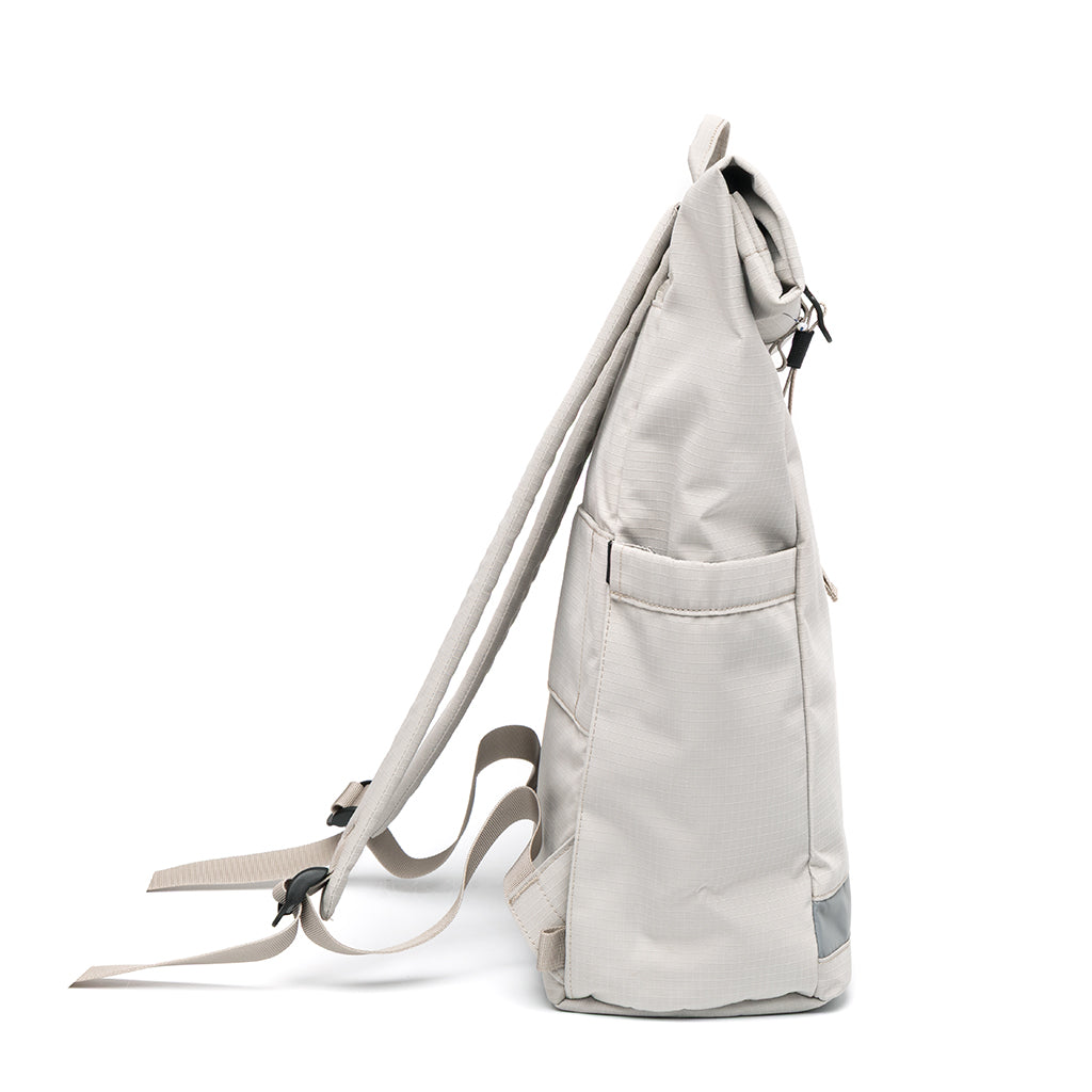 Weisser Rucksack Lars Roll Vandra aus recycelten PET-Flaschen von Lefrik