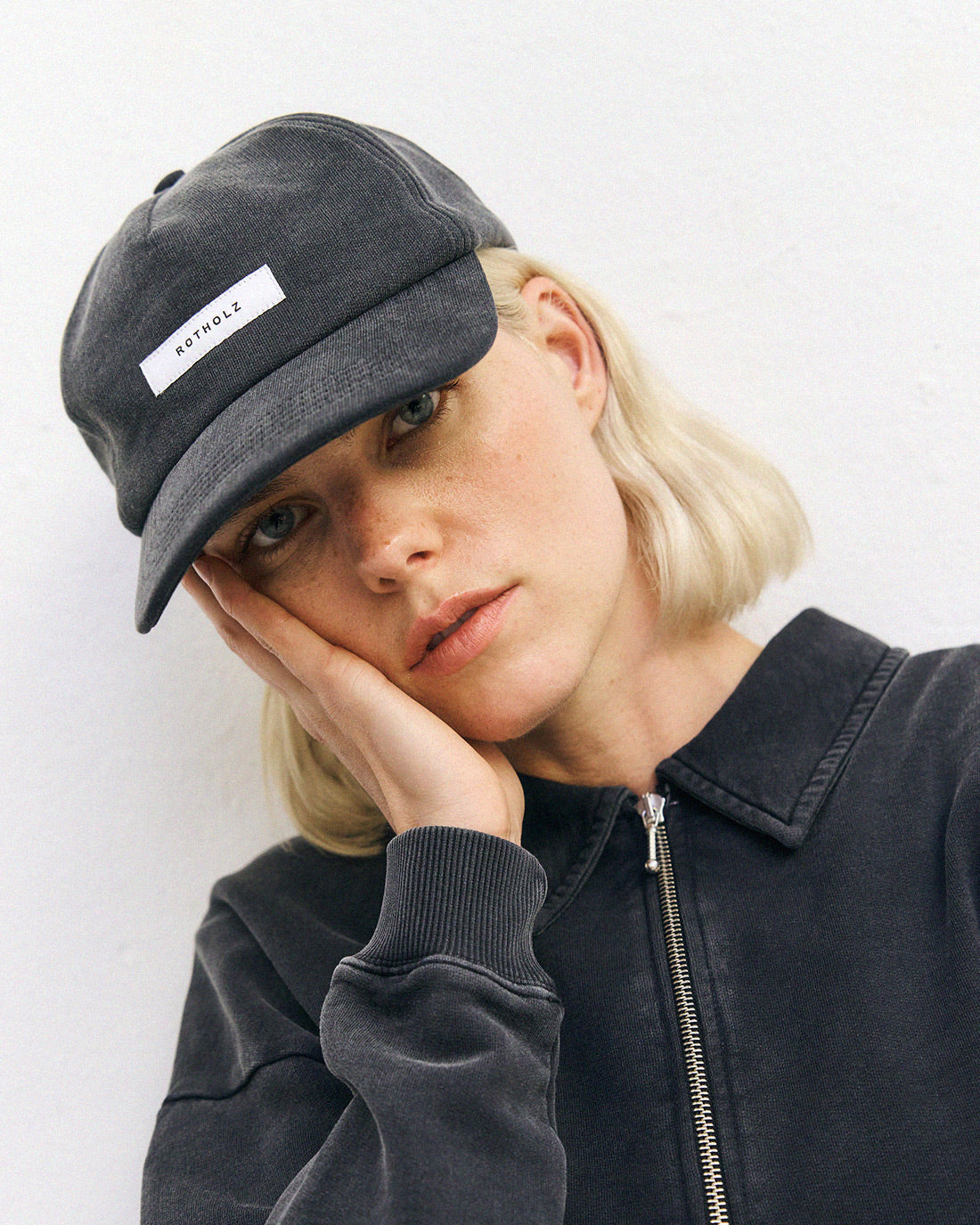 Schwarzes Floppy Cap aus 100% Bio-Baumwolle von Rotholz