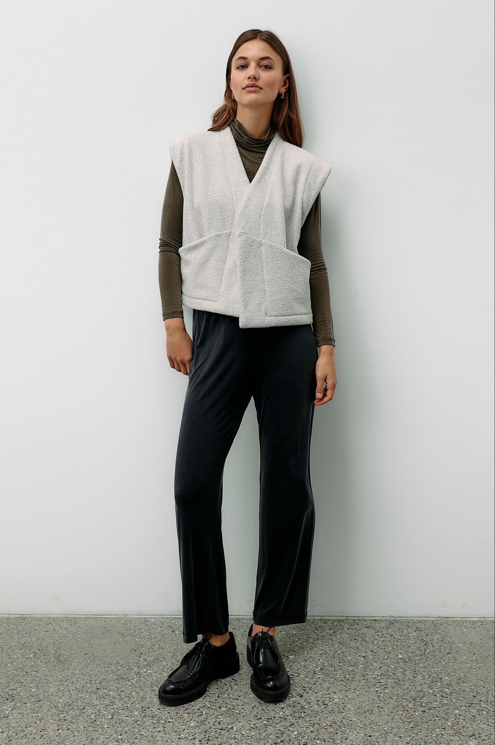 Graue Weste Cocooning aus Bouclé Stoff von Moya Kala