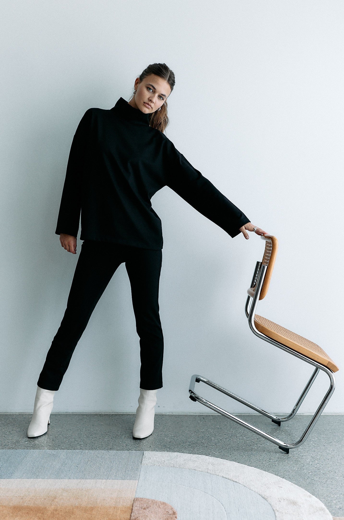 Schwarze Hose Transformation aus Tencel von Moya Kala