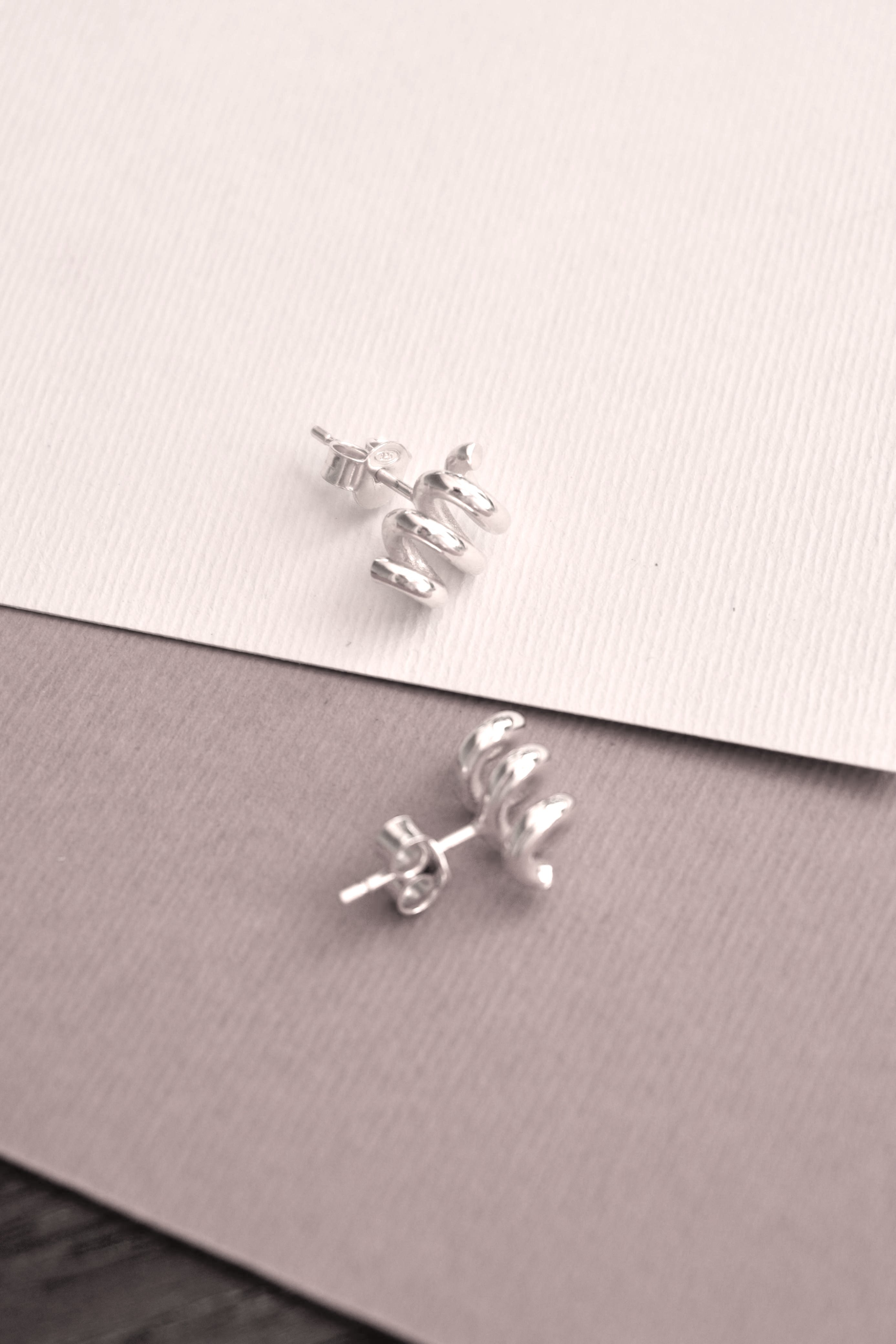 SPIRA Molla Silver Stud Ohrringe von V Design Lab