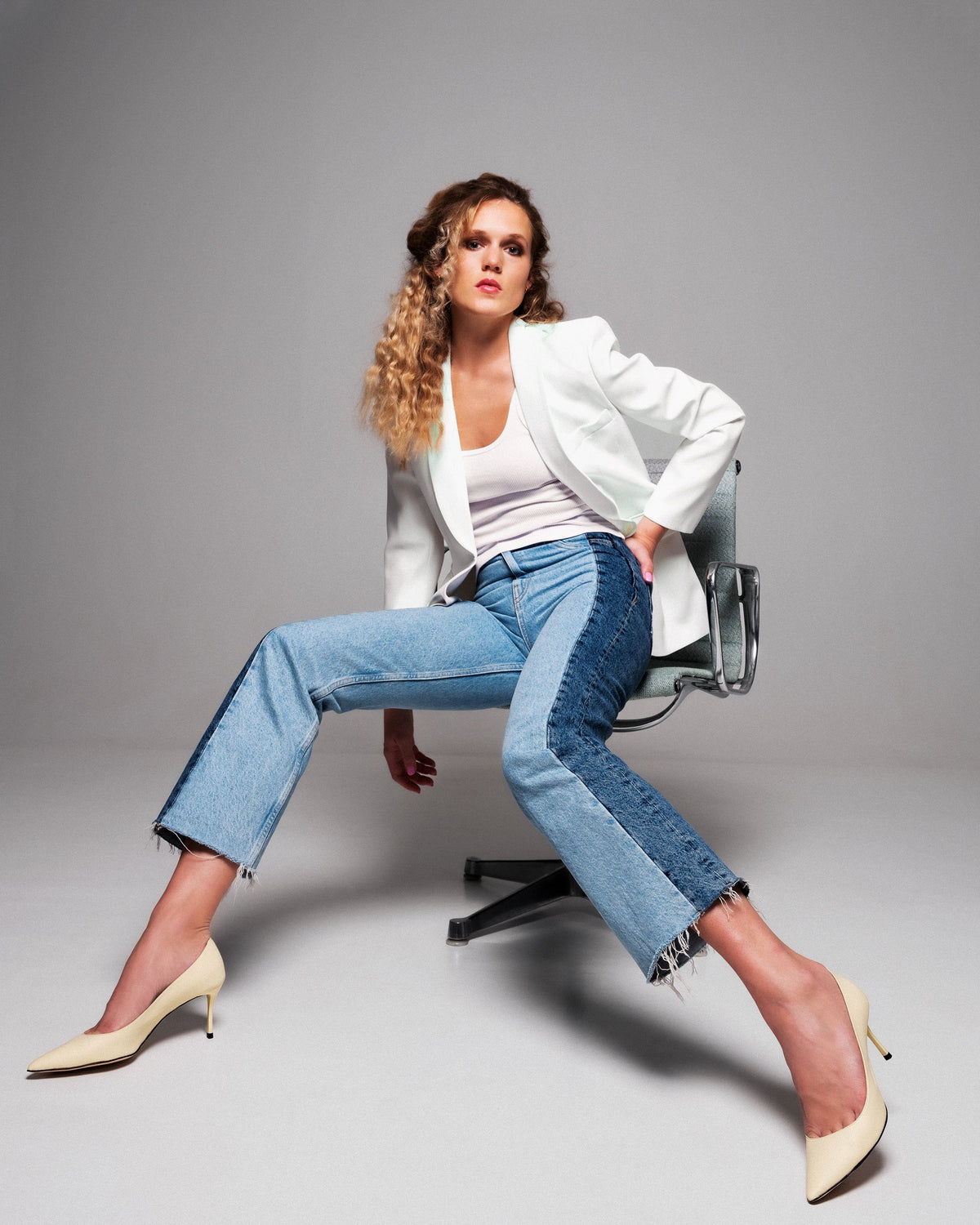Bikkou 10AM Monday at the Office vegan cream pumps on model