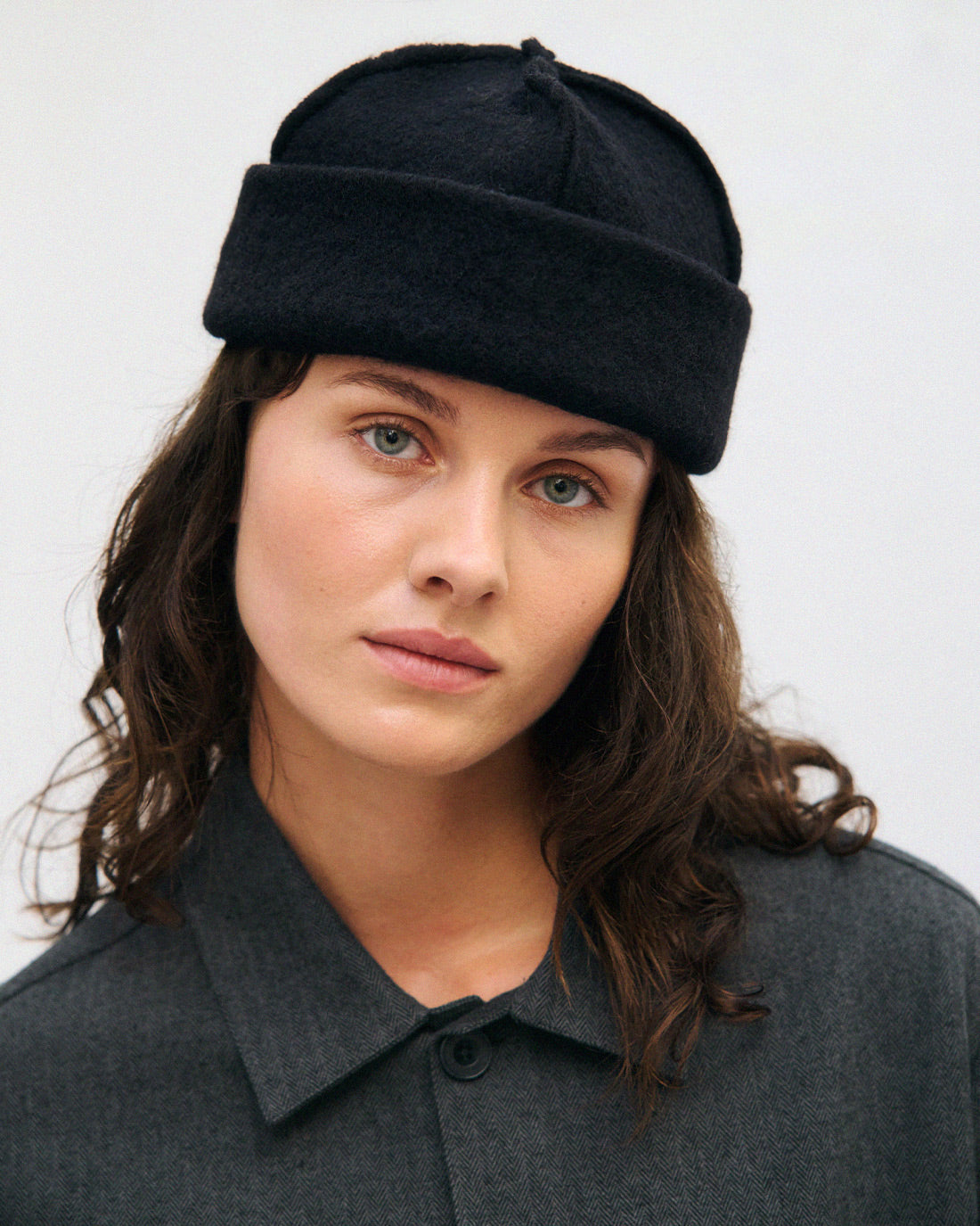 Bonnet en laine noire Toque en laine biologique de Rotholz
