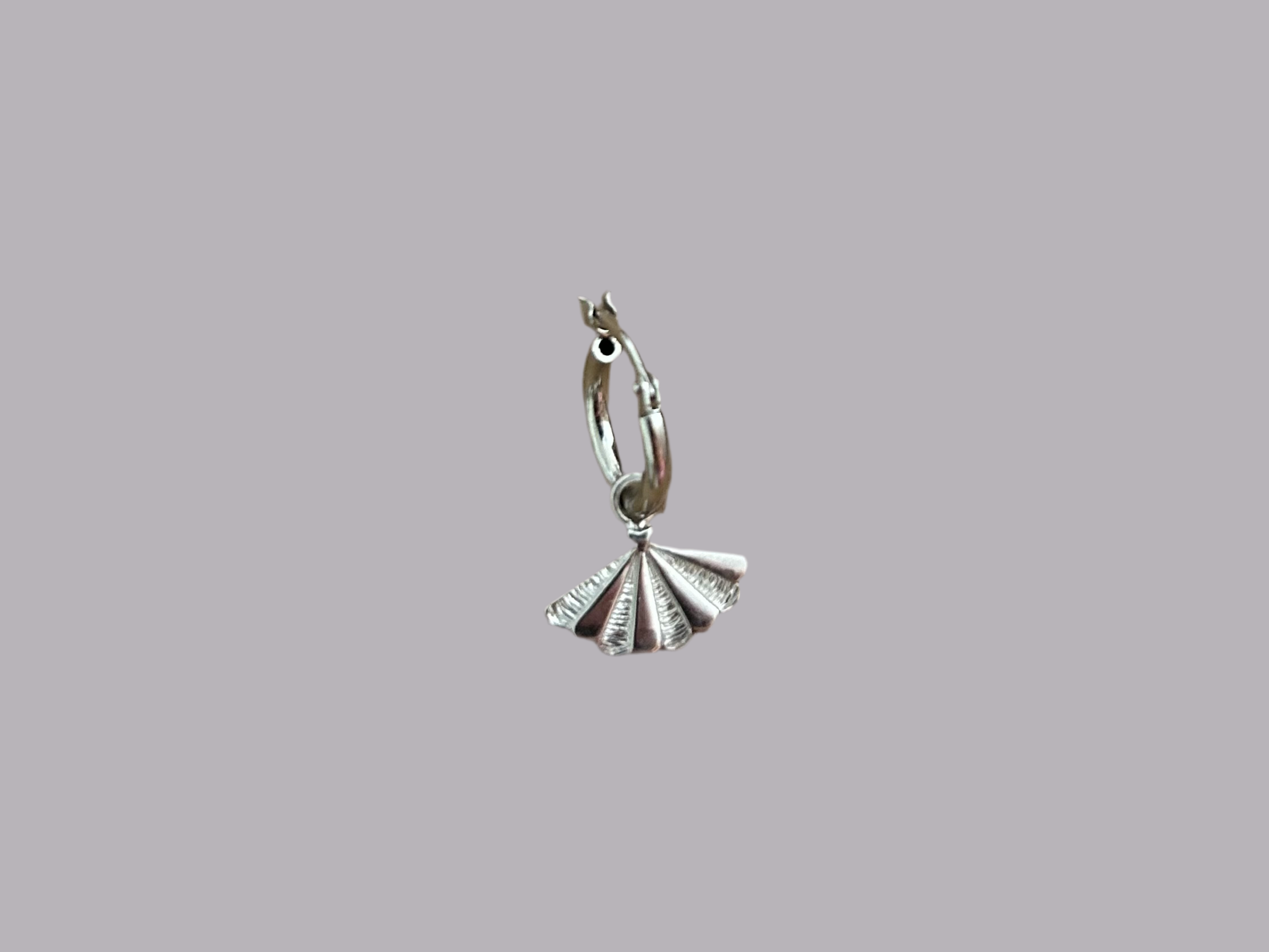 Hoop earrings Single Shell SANTIAGO made of gold by V Design Lab
