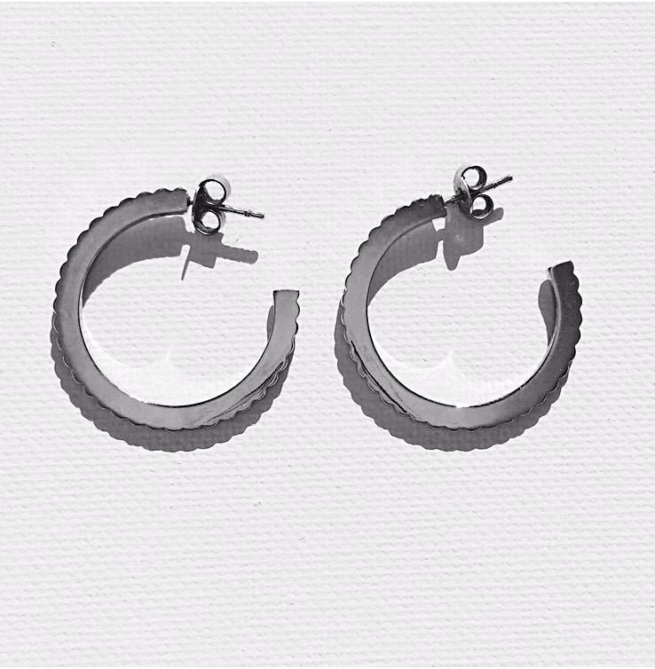 Boucles d'oreilles créoles INGRANAGGI en argent par V Design Lab
