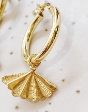 SANTIAGO Single Mini Creolebn mit Muschenlanhänger - 16mm von V Design Lab