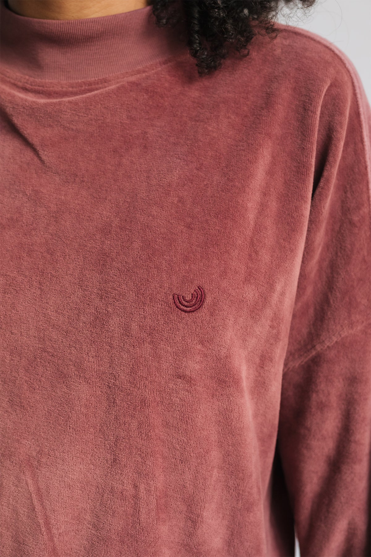 Sweatshirt Binz in rosébraun aus Bio-Samt von TWOTHIRDS