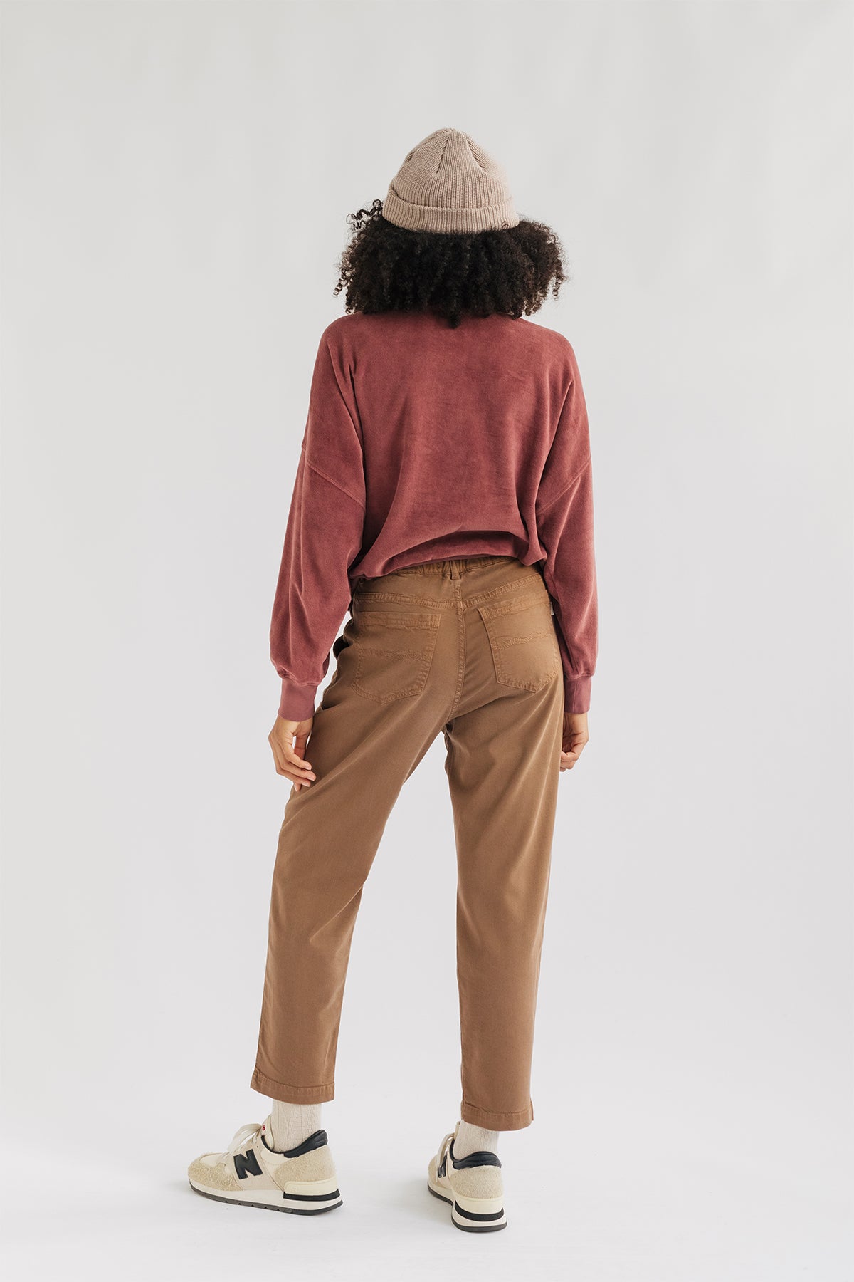 Sweatshirt Binz in rosébraun aus Bio-Samt von TWOTHIRDS