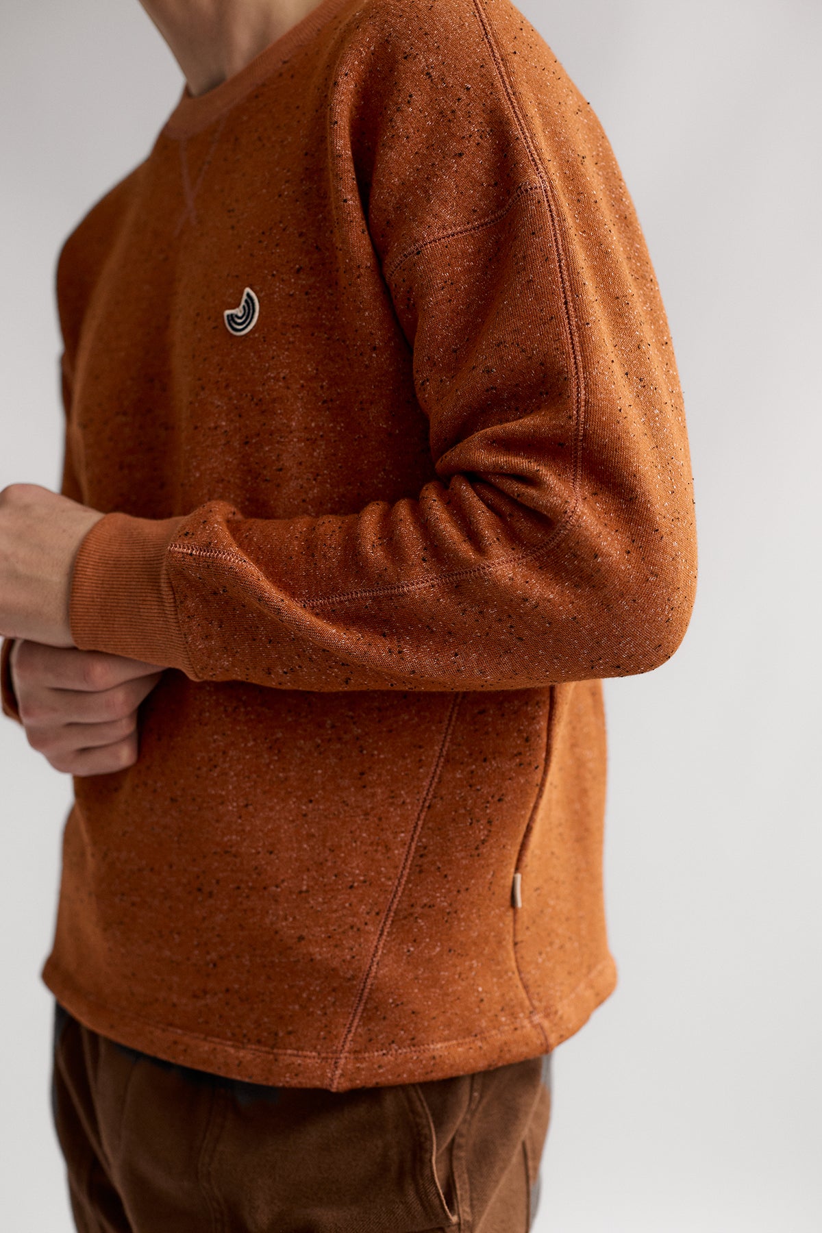 Pull tricoté Dundrum en orange automnal en coton biologique et polyester recyclé par TWOTHIRDS