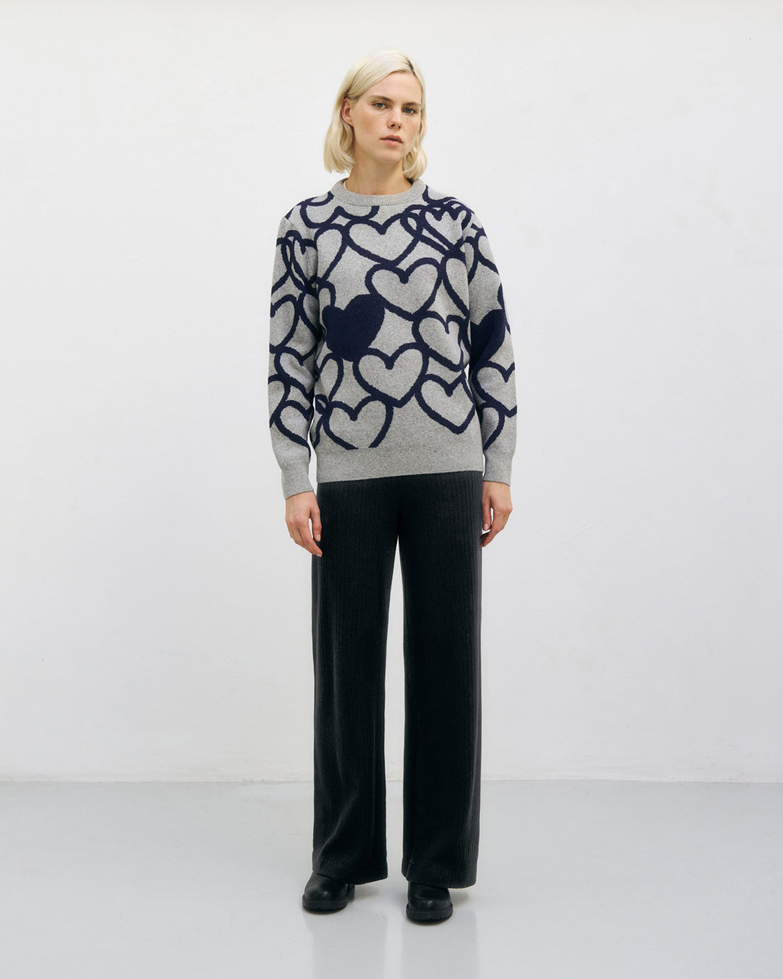 Hellgrauer Strick-Pullover Affection aus recycelter Wolle von Rotholz