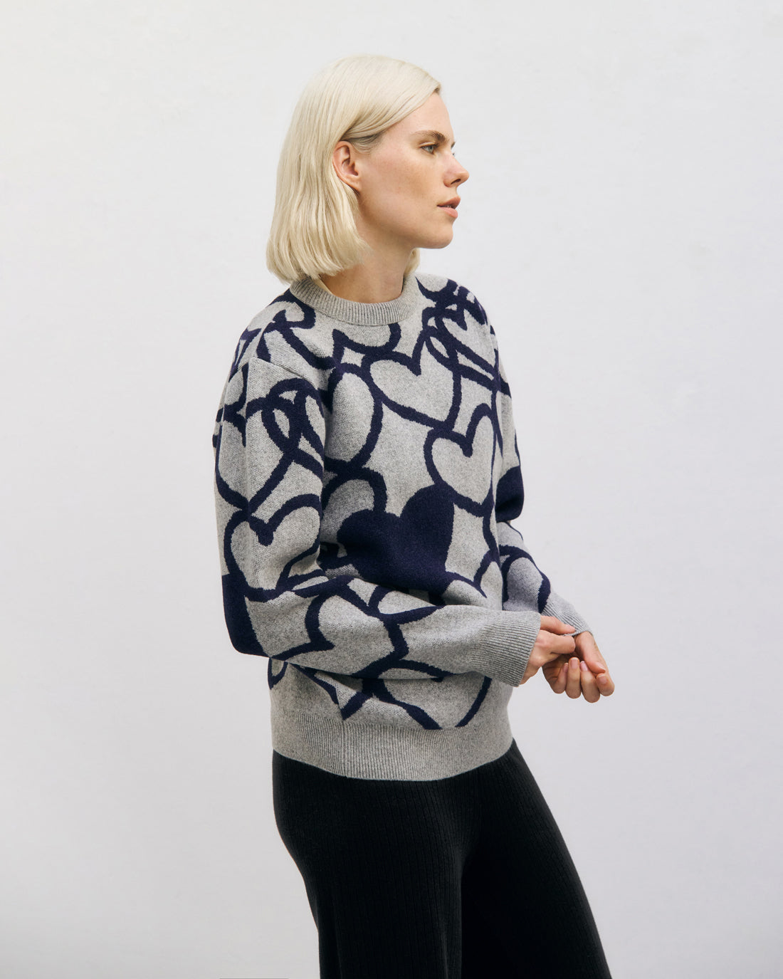 Hellgrauer Strick-Pullover Affection aus recycelter Wolle von Rotholz