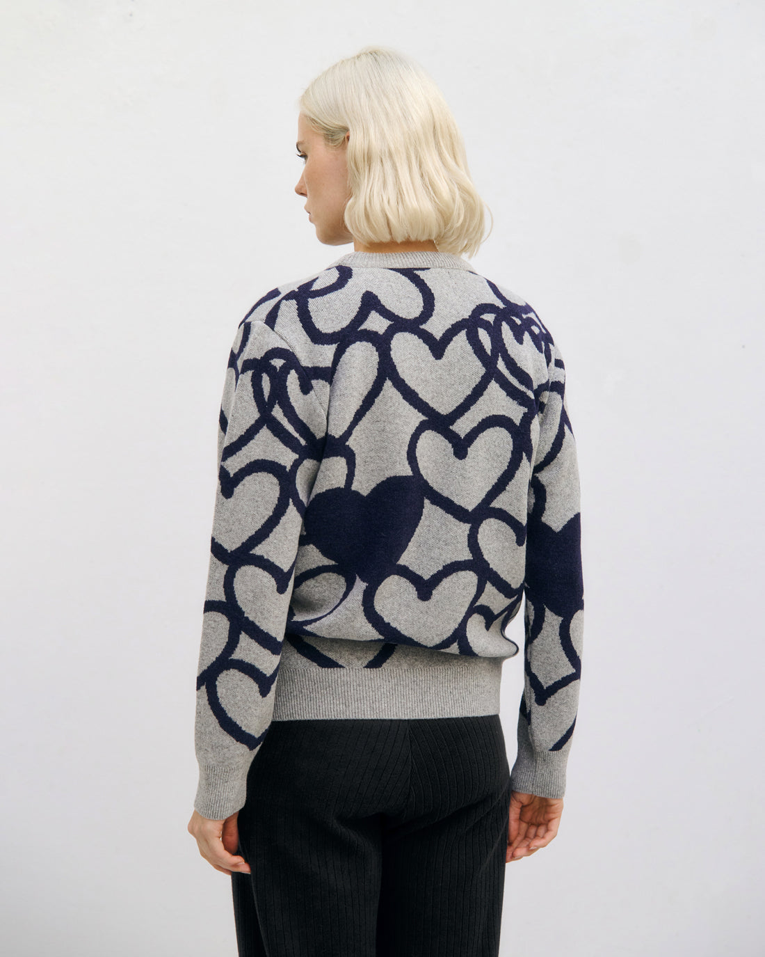 Hellgrauer Strick-Pullover Affection aus recycelter Wolle von Rotholz