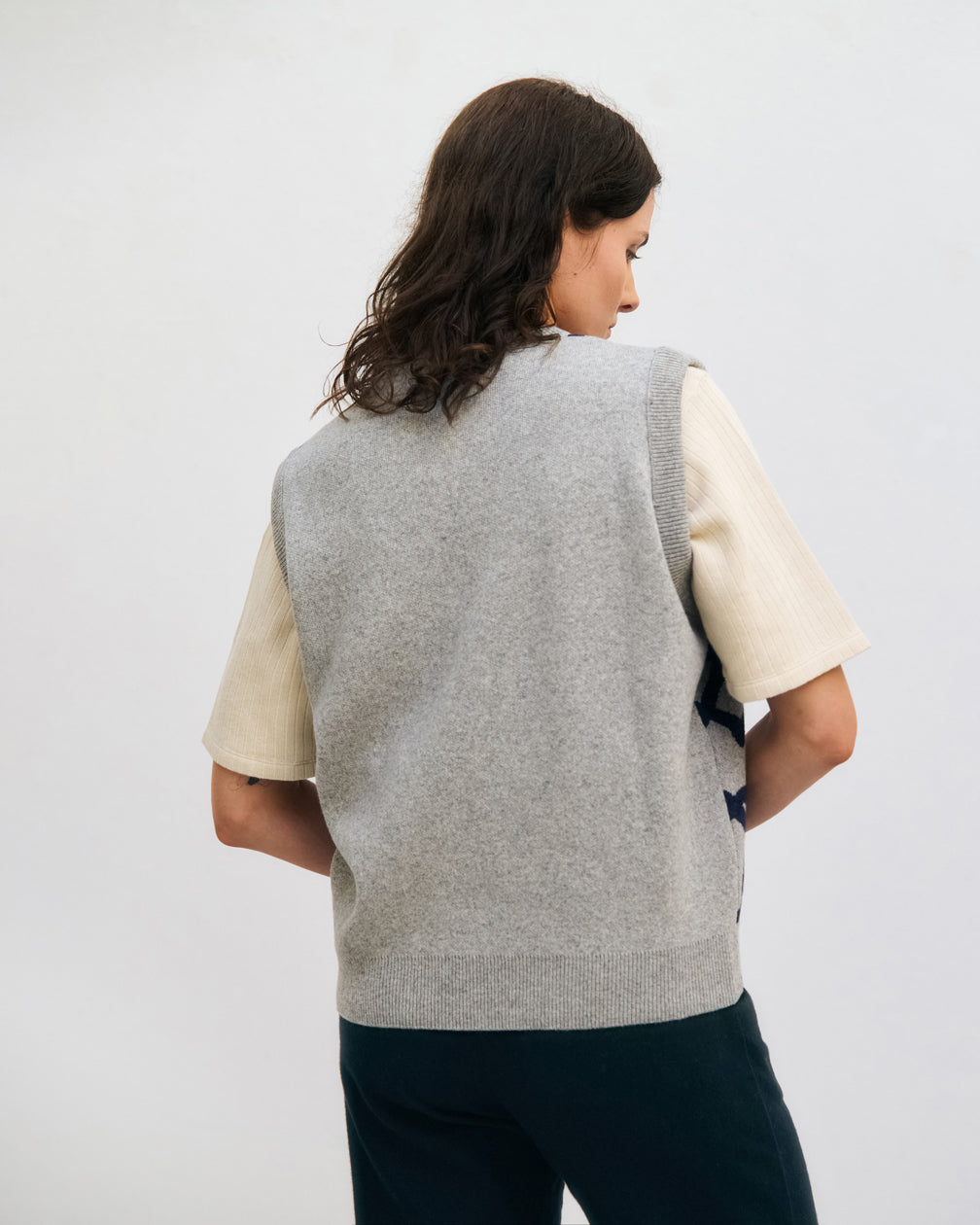 Hellgraue Strickweste Affection aus Recycelter Wolle von Rotholz