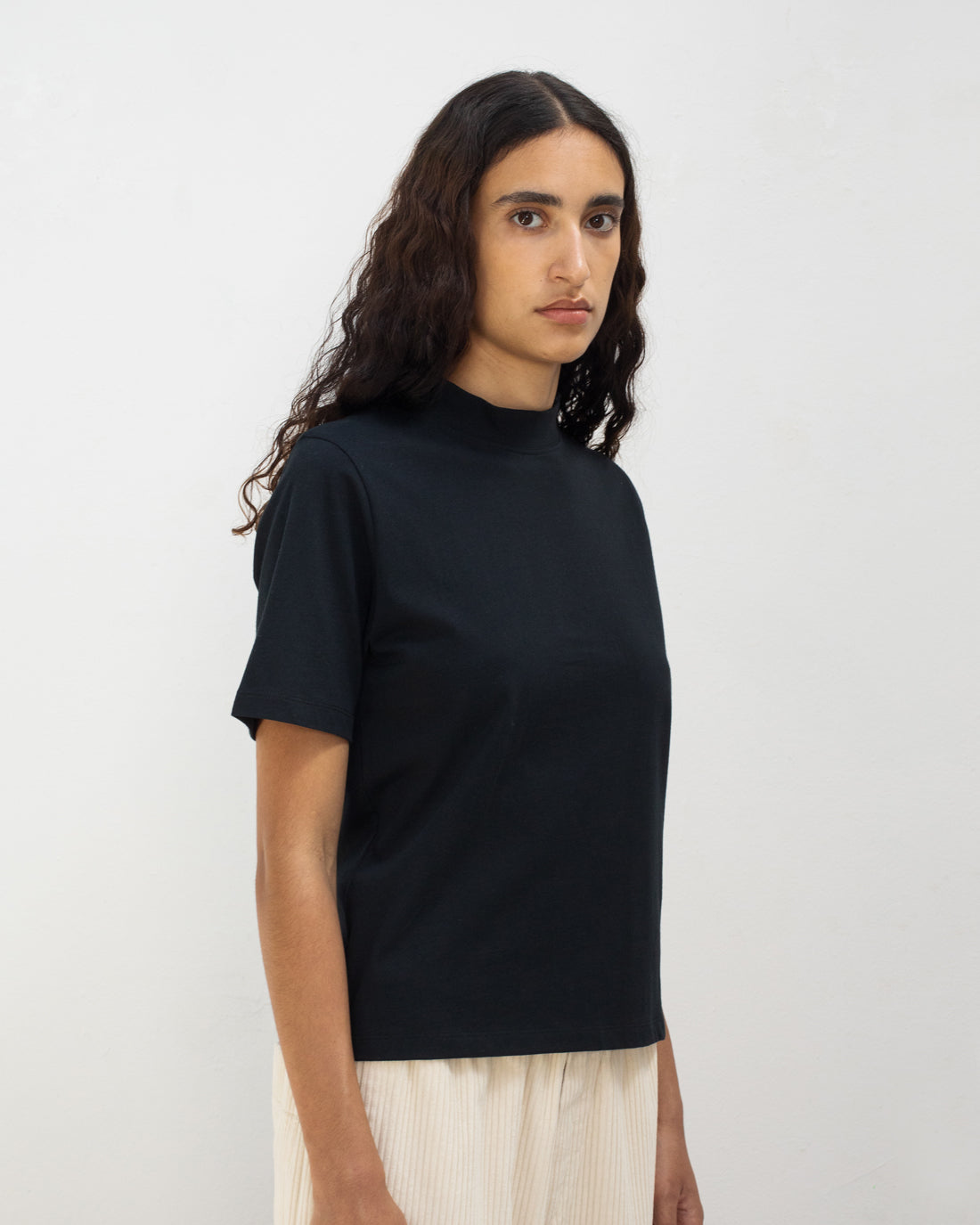 Black T-shirt made of 100% organic cotton by Rotholz