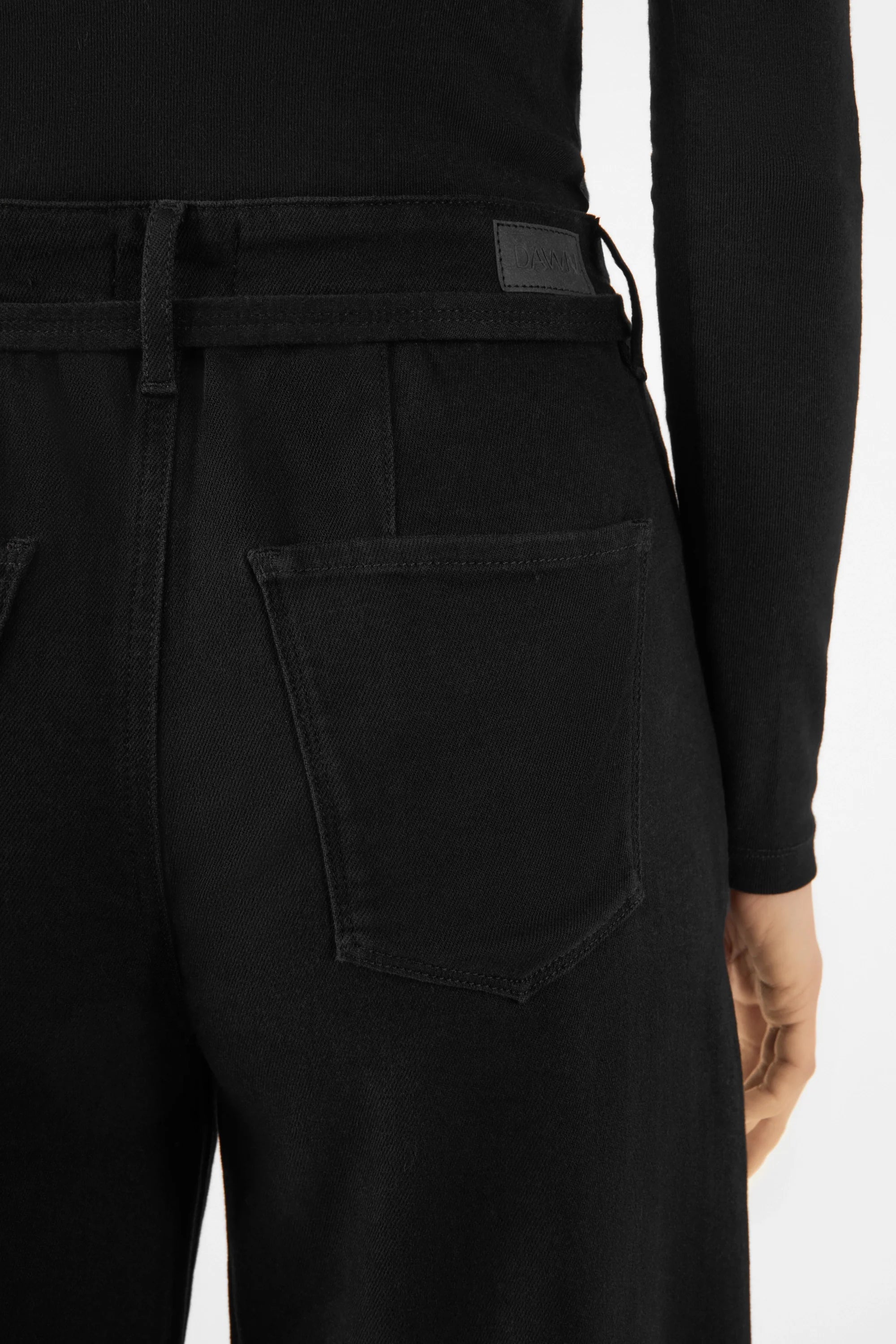 Schwarze weit geschnitte Jeans Blink Barrel aus Bio-Baumwolle von Dawn Denim