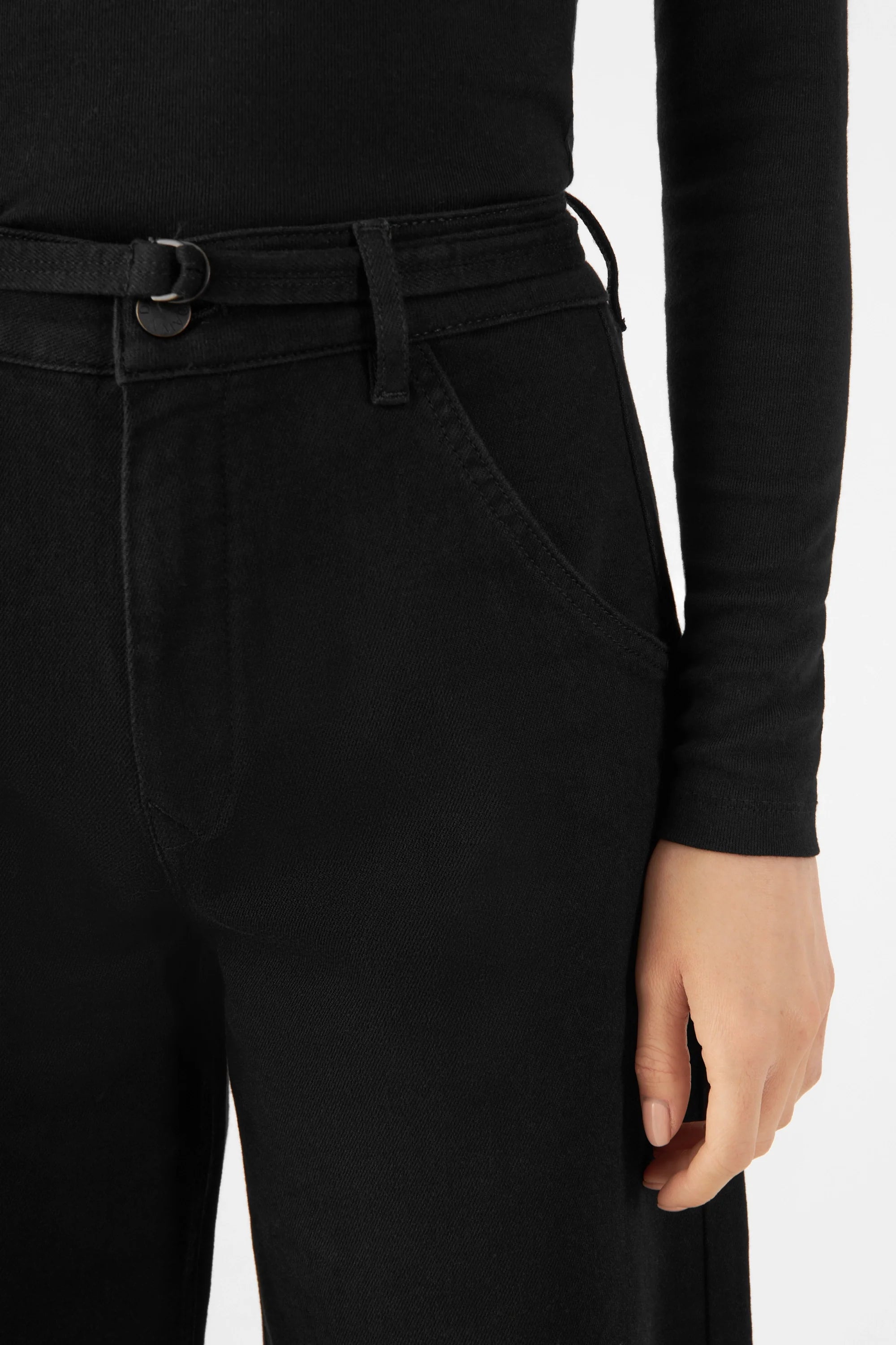 Schwarze weit geschnitte Jeans Blink Barrel aus Bio-Baumwolle von Dawn Denim