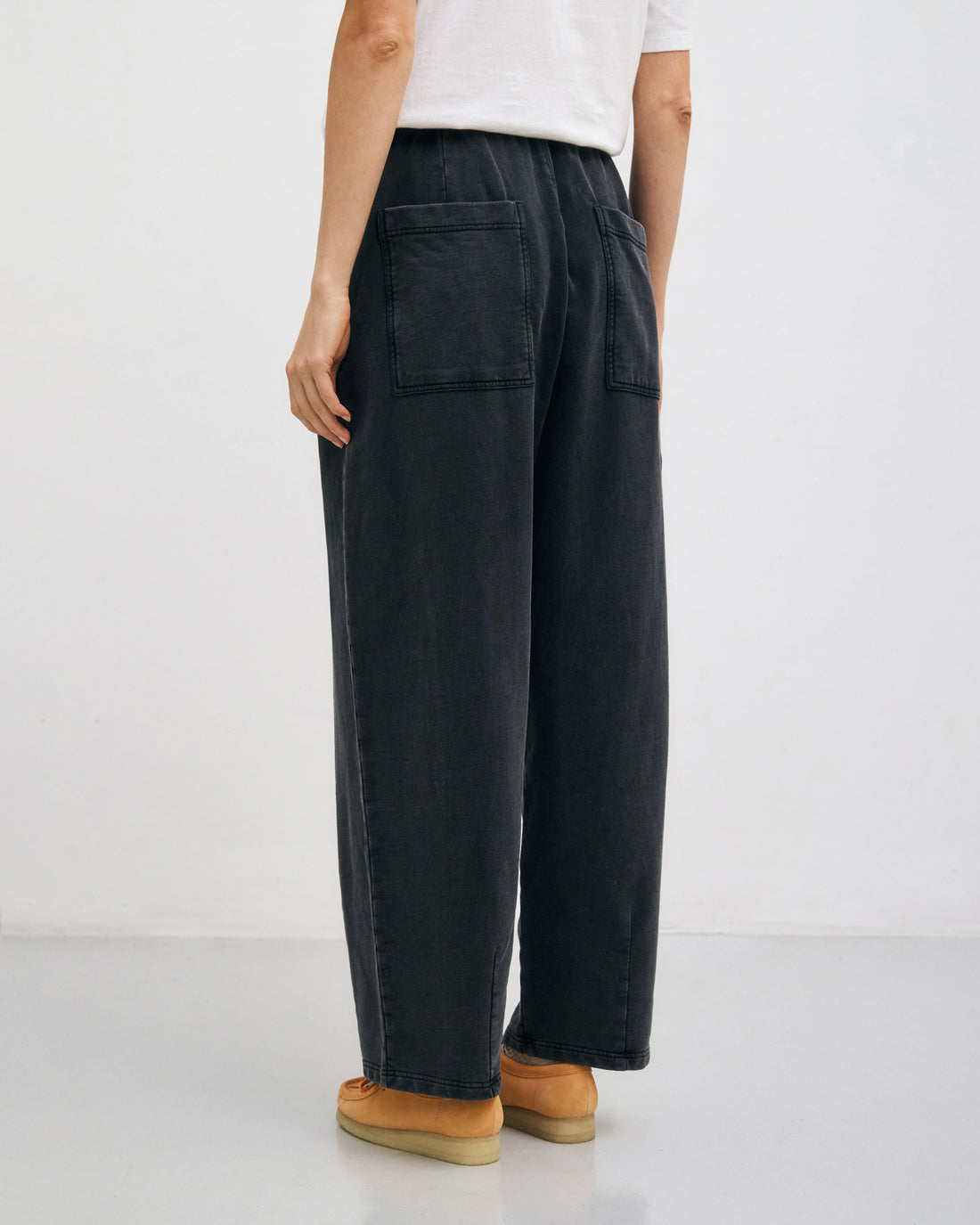 Black balloon pants with pleats made from 100% organic cotton from Rotholz