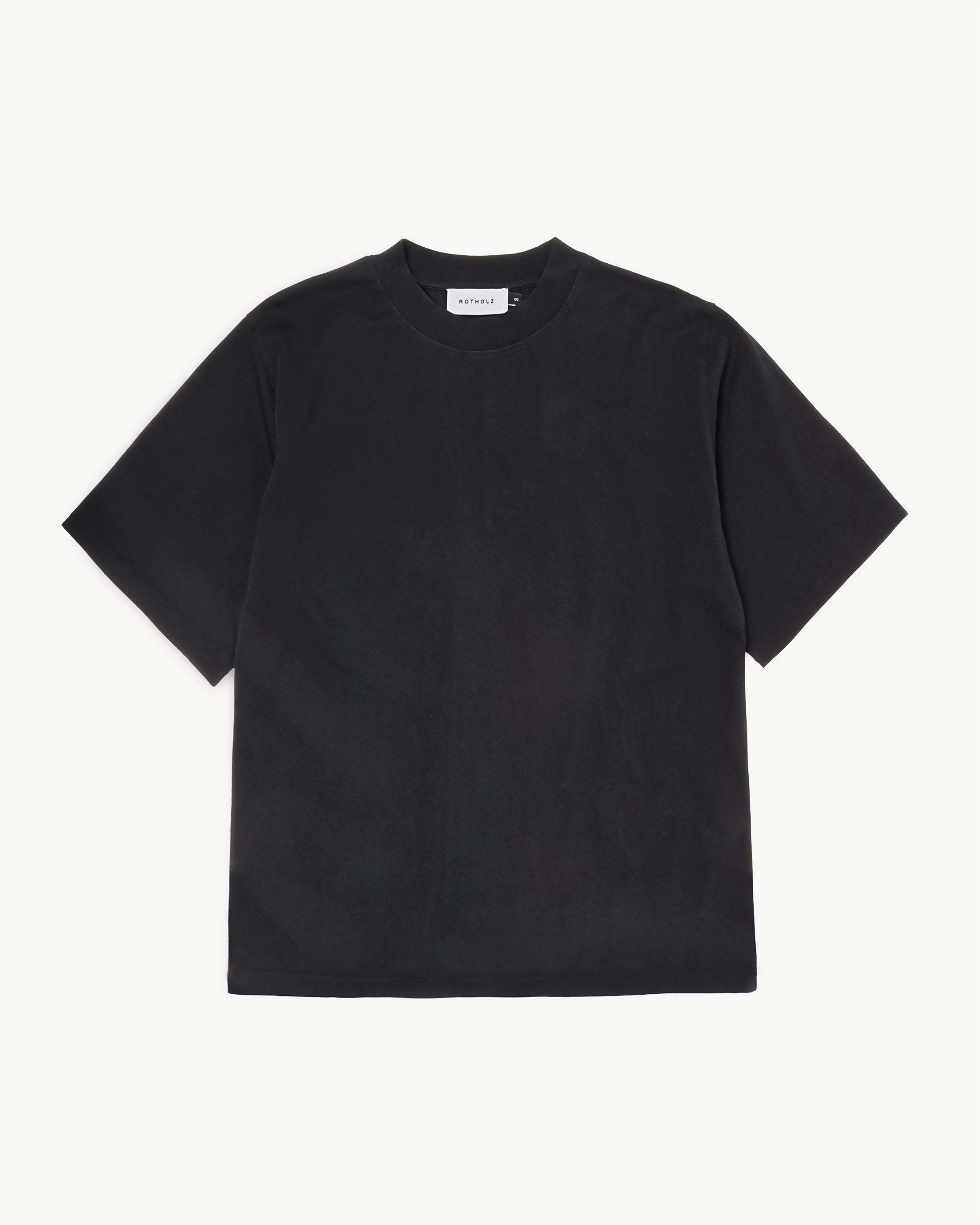 Schwarzes T-Shirt mit breitem Kragen aus 100% Bio-Baumwolle von Rotholz