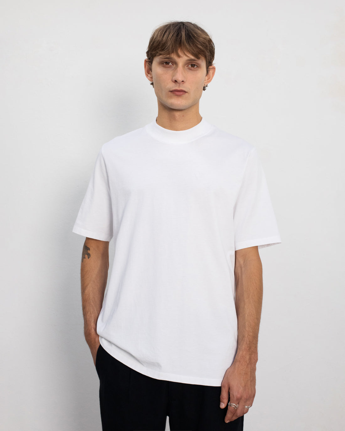 Weisses T-Shirt mit breitem Kragen aus 100% Bio-Baumwolle von Rotholz