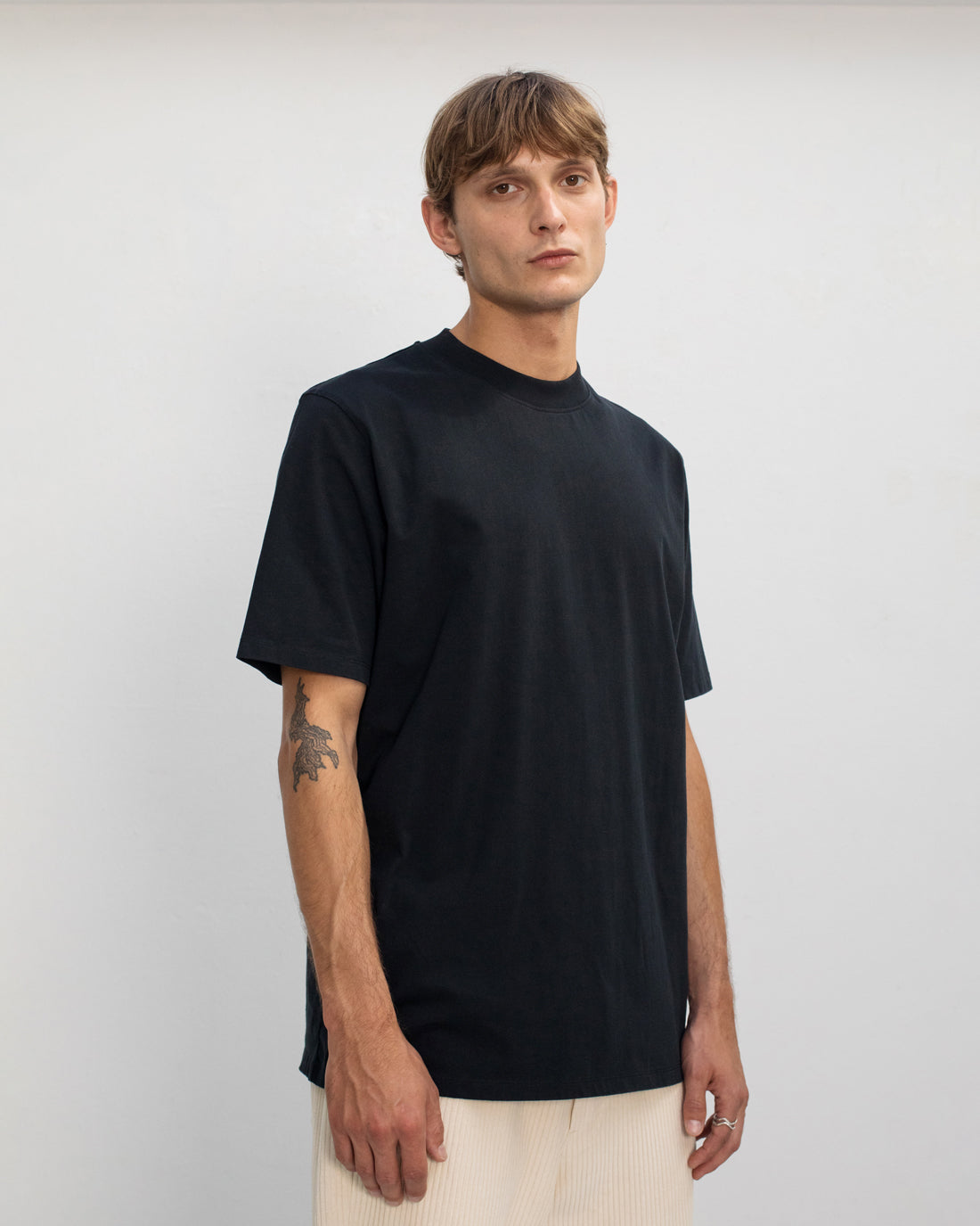 Schwarzes T-Shirt aus 100% Bio-Baumwolle von Rotholz