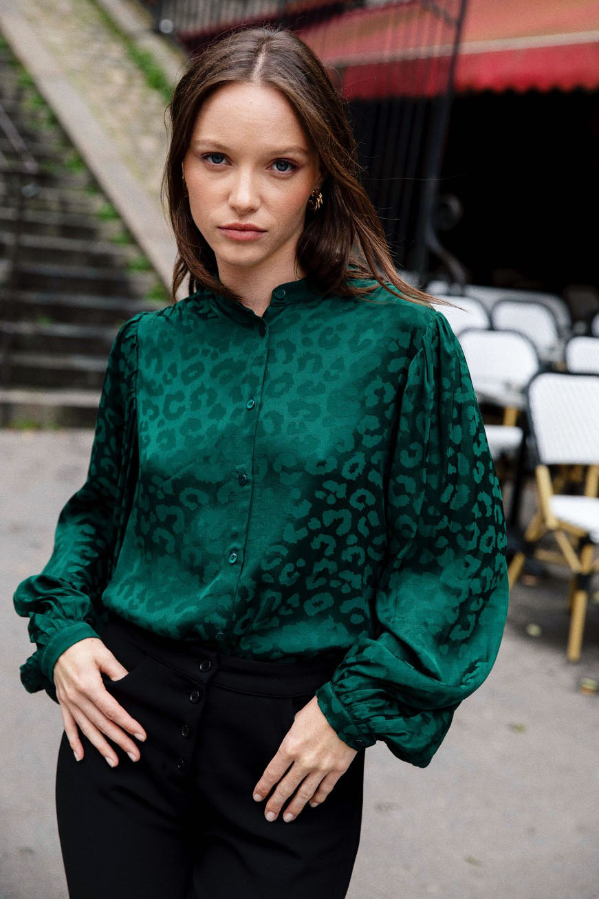 Green blouse Hortensia made of 100% viscose by Avani
