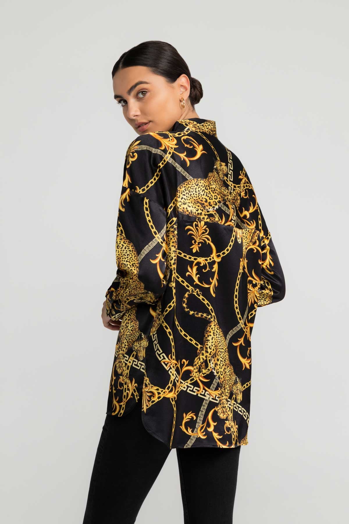 Bluse Alaiya in schwarz-goldenem Muster von LOVJOI aus ENKA™ Viskose und Ecovero™
