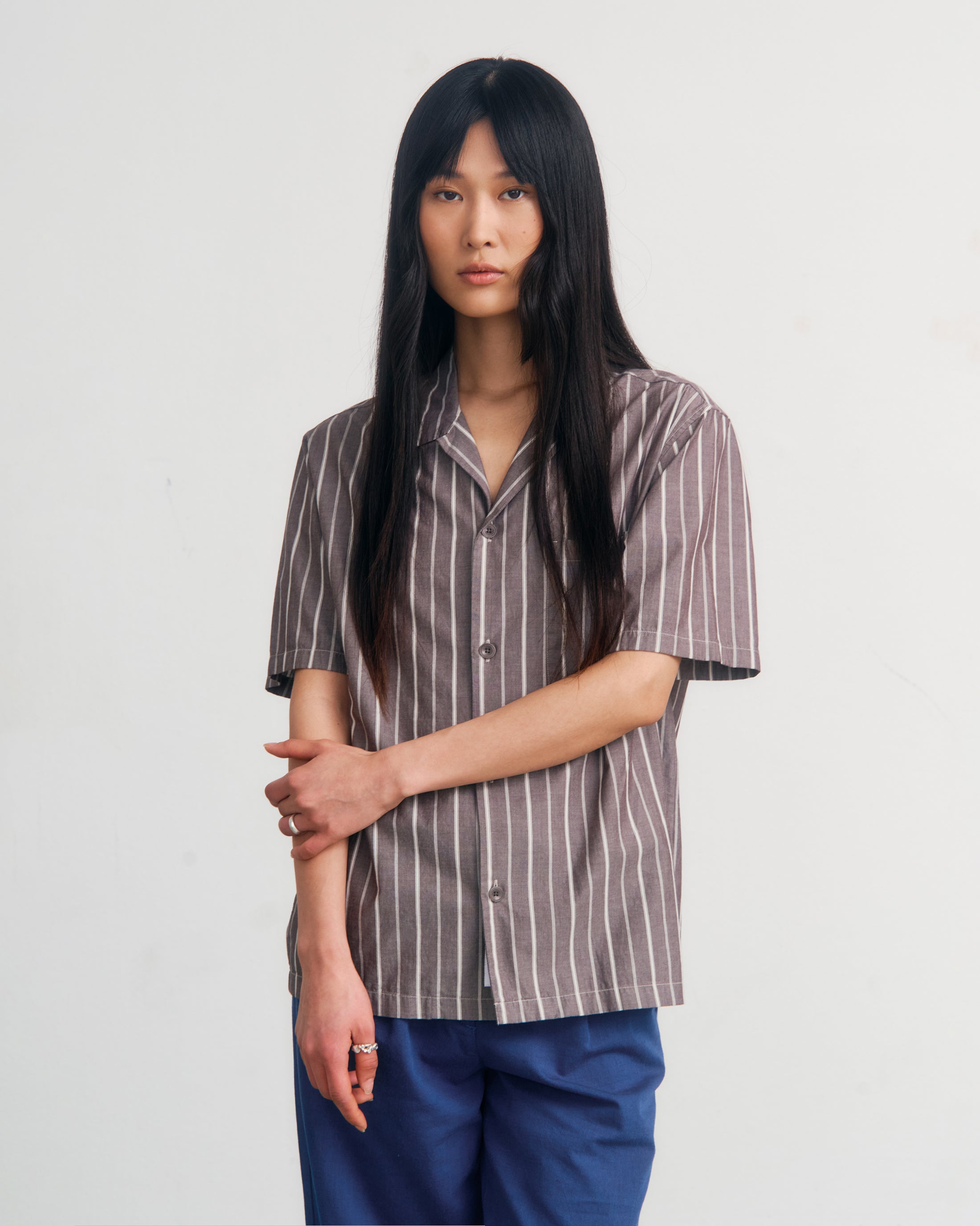 Chemise marron à rayures de type bowling en coton biologique par Rotholz