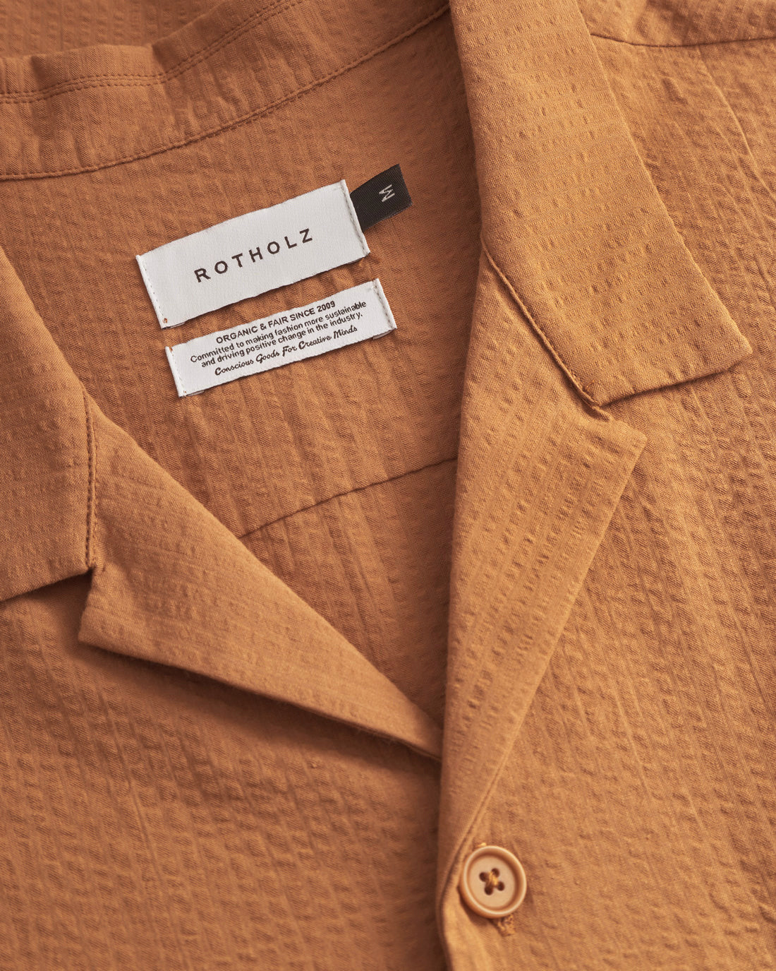 Light brown bowling shirt seersucker made from 100% organic cotton by Rotholz