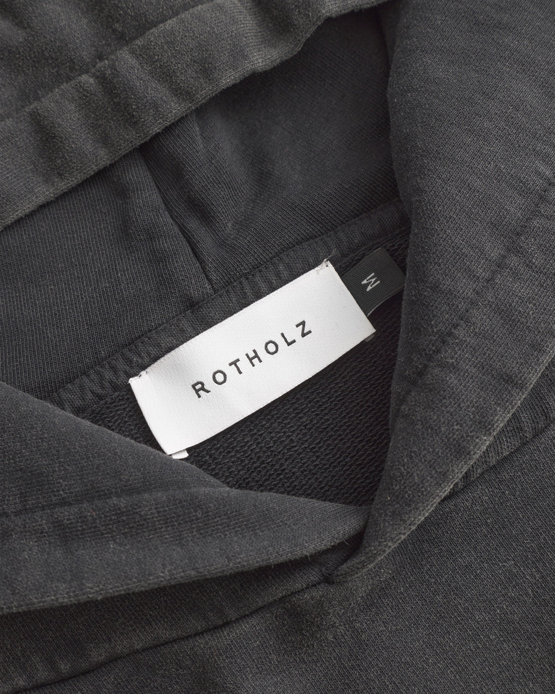 Schwarzer Pullover Logo aus 100% Bio-Baumwolle von Rotholz