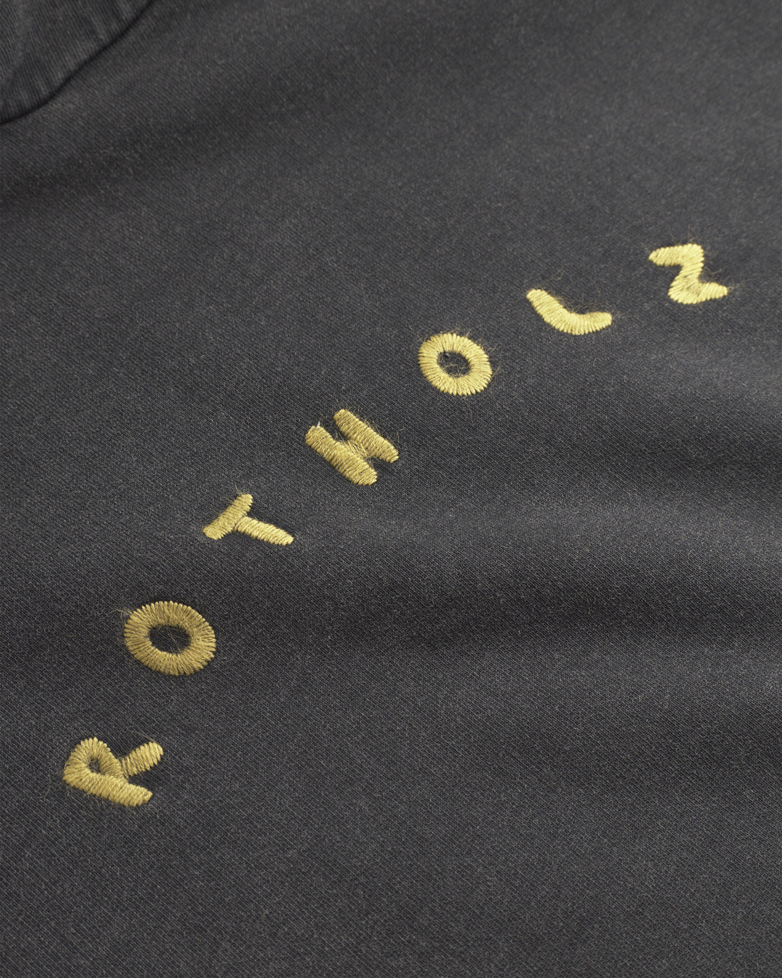 Schwarzer Pullover Logo aus 100% Bio-Baumwolle von Rotholz