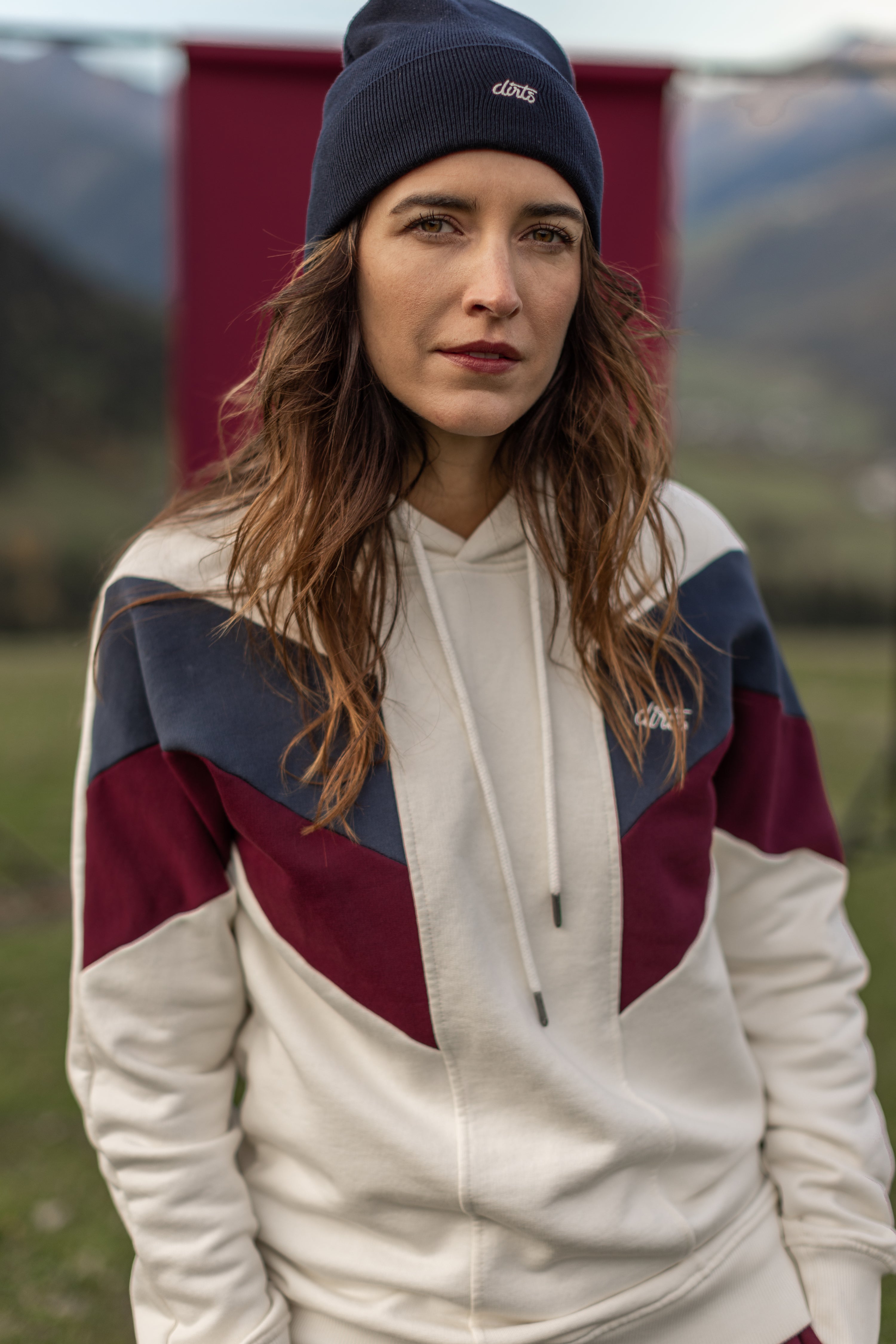 Hoodie Signature made from 100% organic cotton from DIRTS