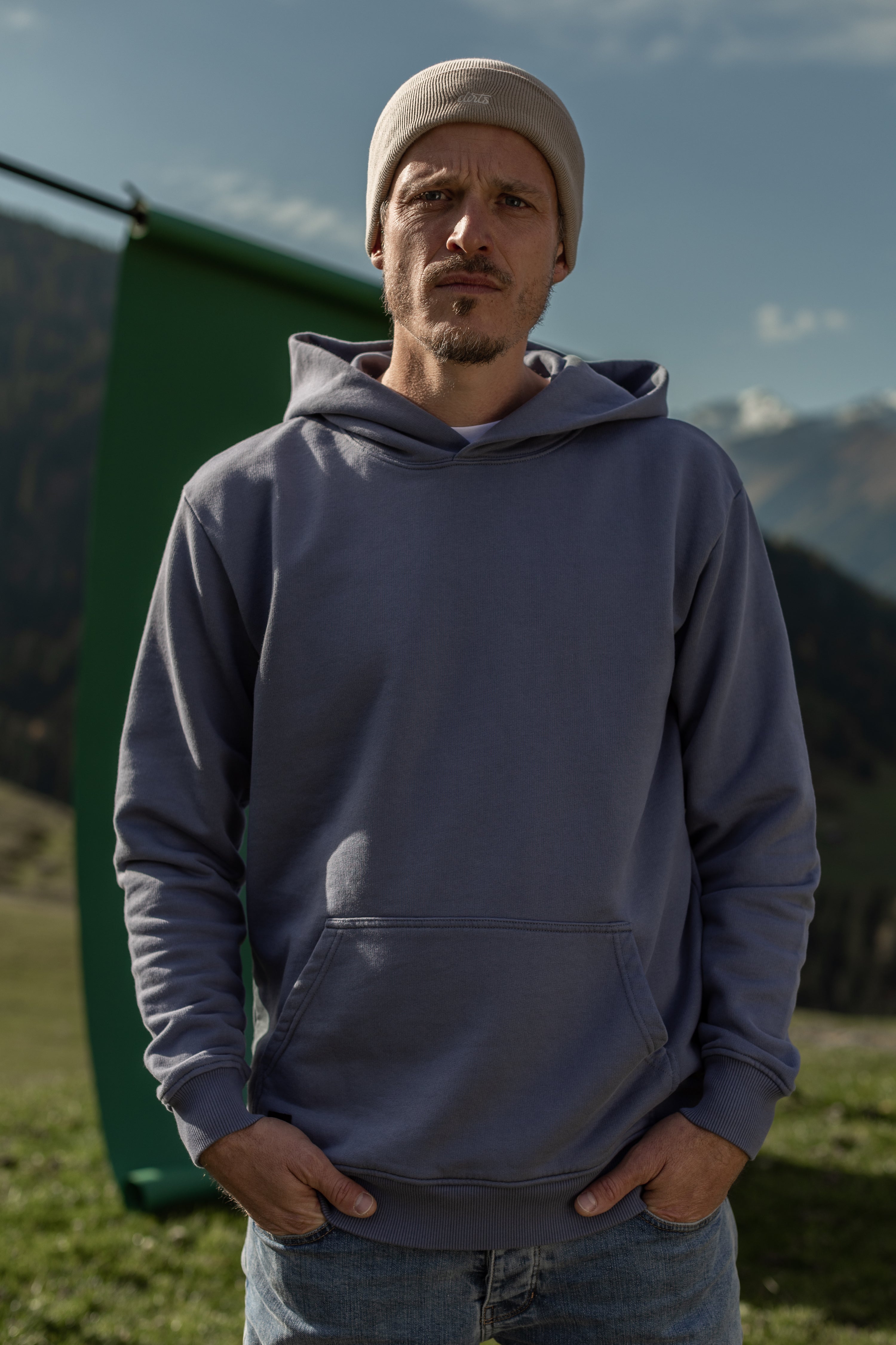 Sweat à capuche bleu Premium Blank en coton 100% biologique de DIRTS