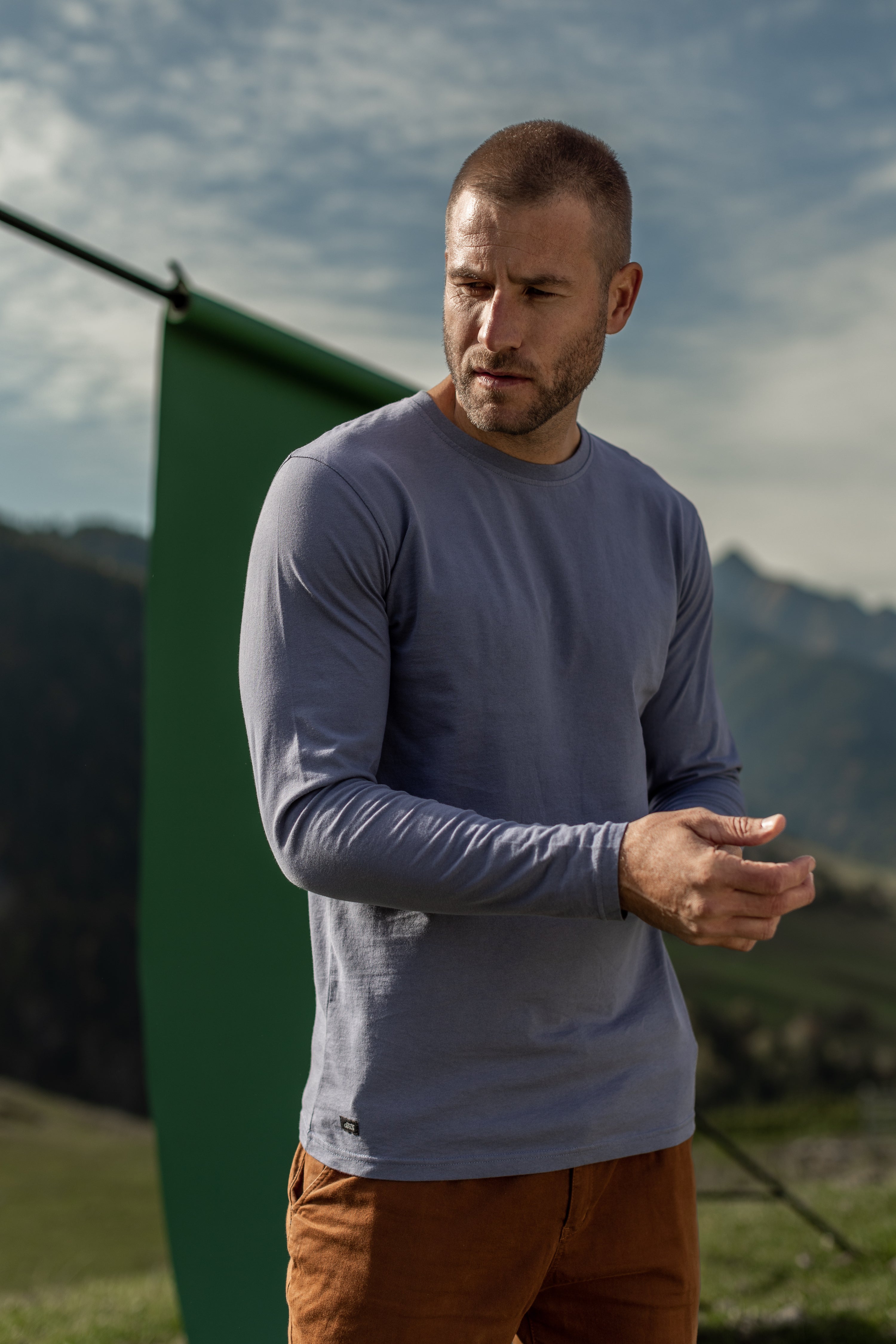 T-shirt bleu à manches longues en coton recyclé de DIRTS