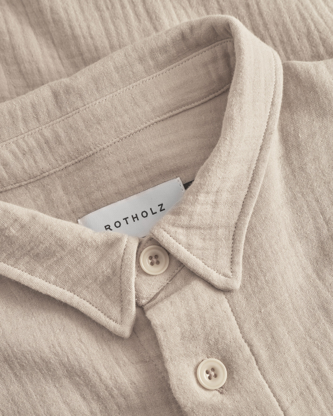 Beige shirt made of 100% muslin organic cotton by Rotholz